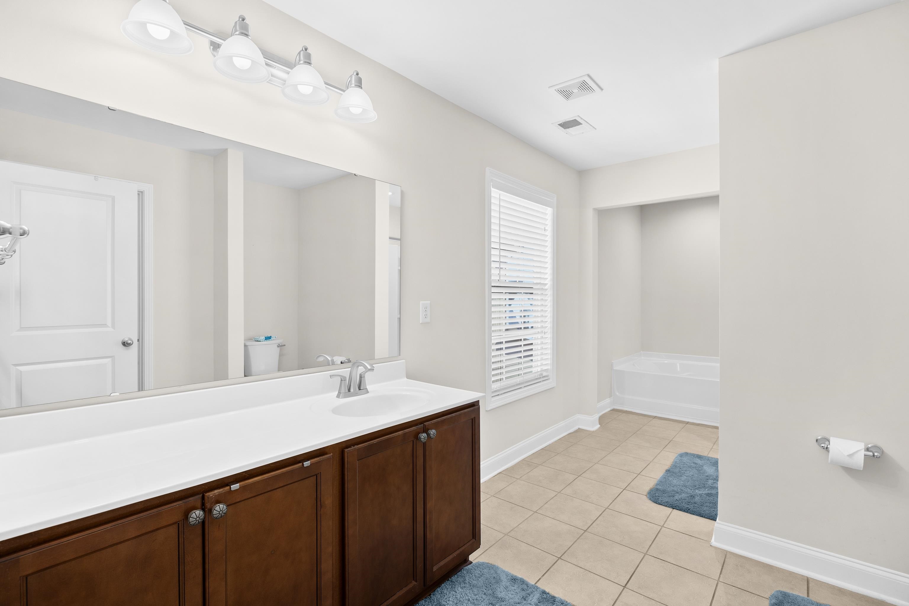 1198 Shire Way Property Photo 25