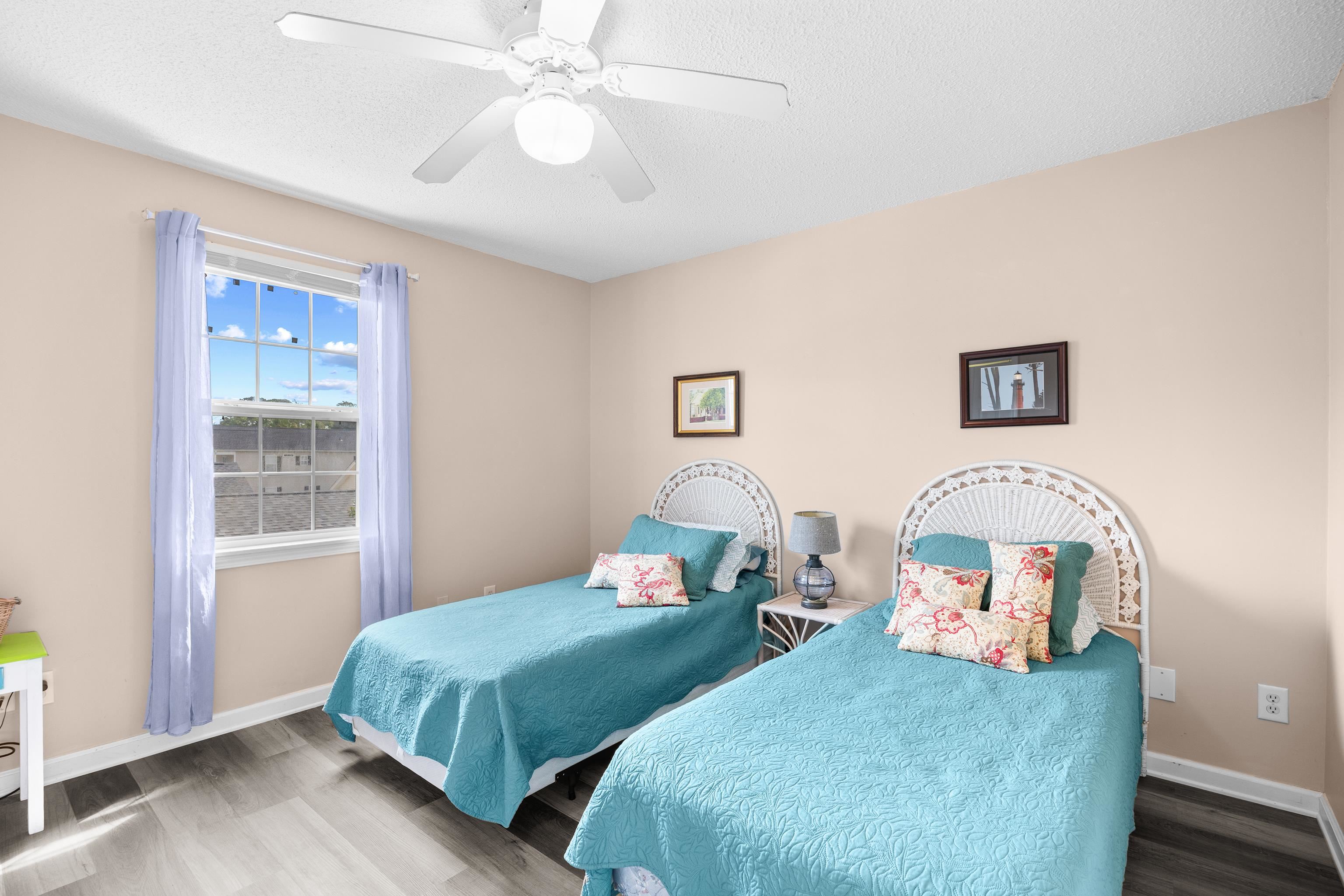 1027b Lakeside Dr. Property Photo 17