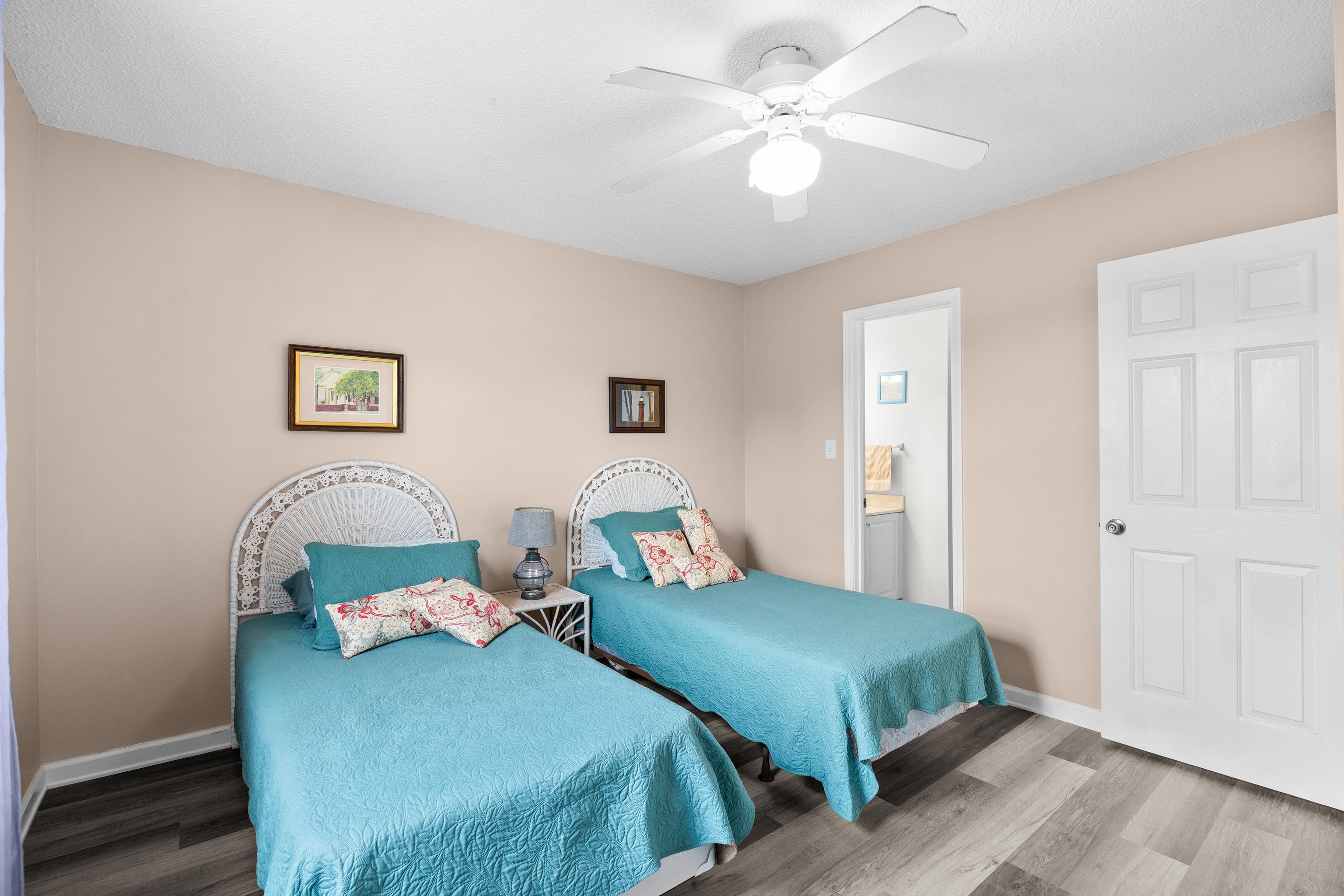 1027b Lakeside Dr. Property Photo 18