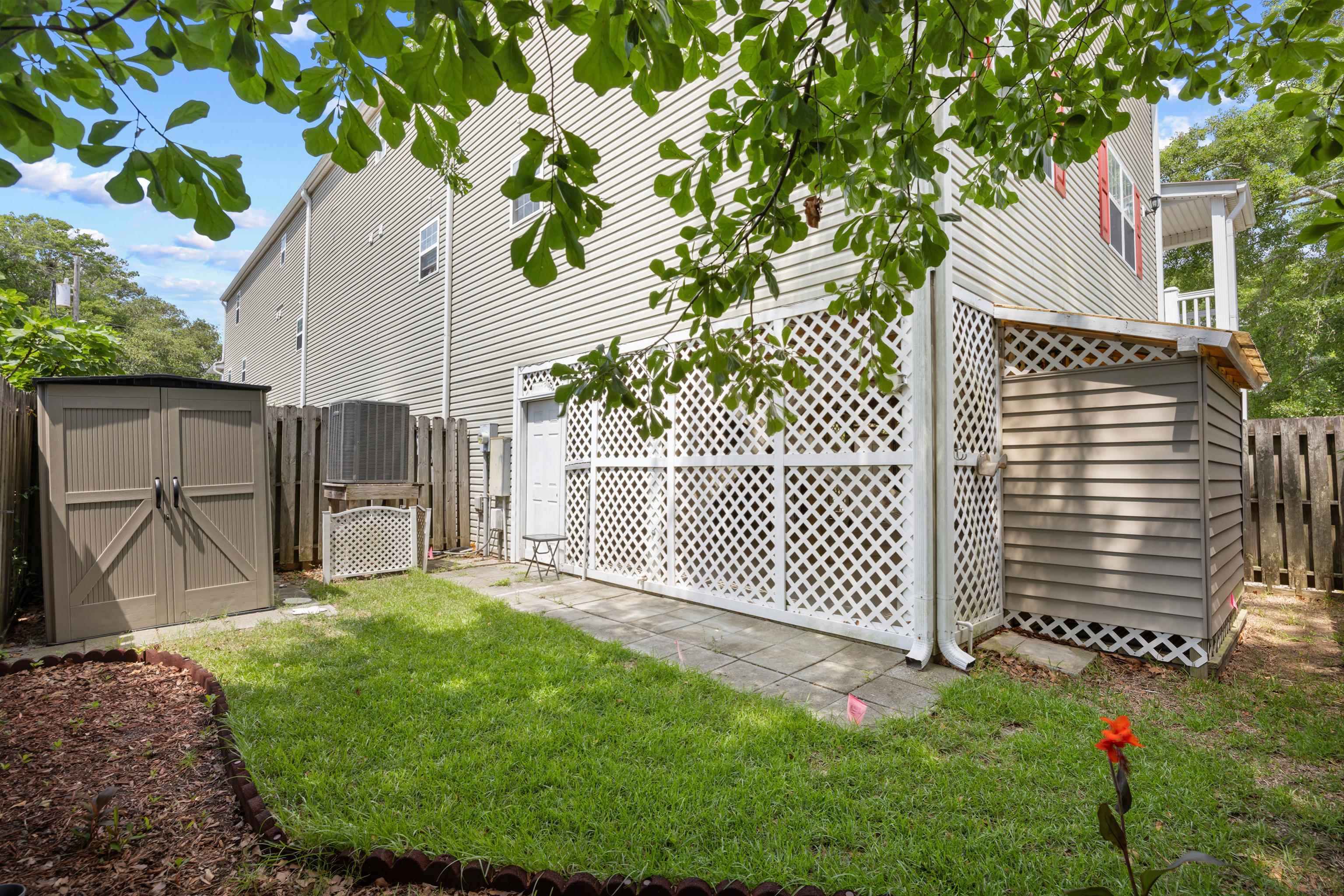 1027b Lakeside Dr. Property Photo 35