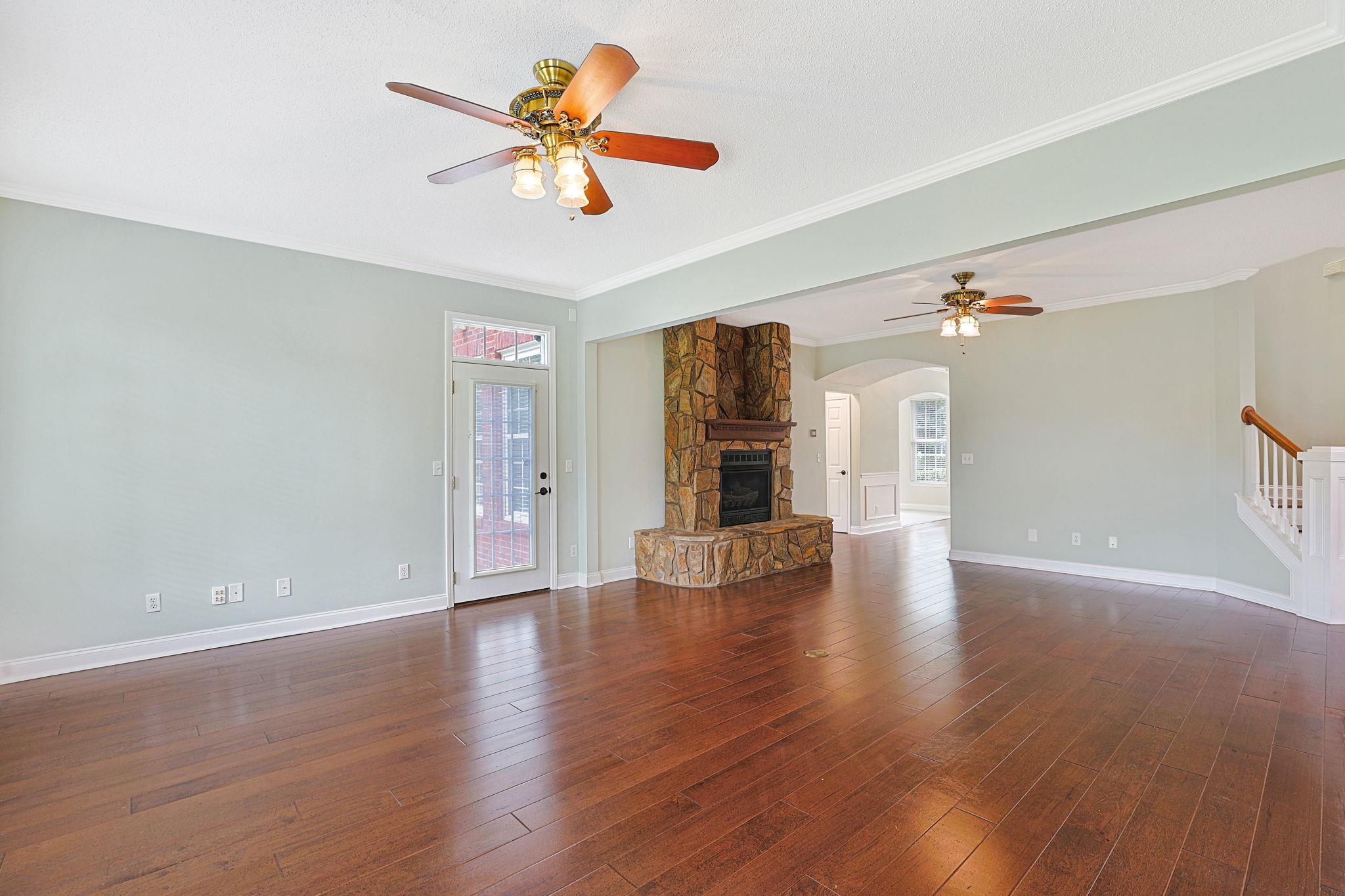 4918 Westwind Dr. Property Photo 2