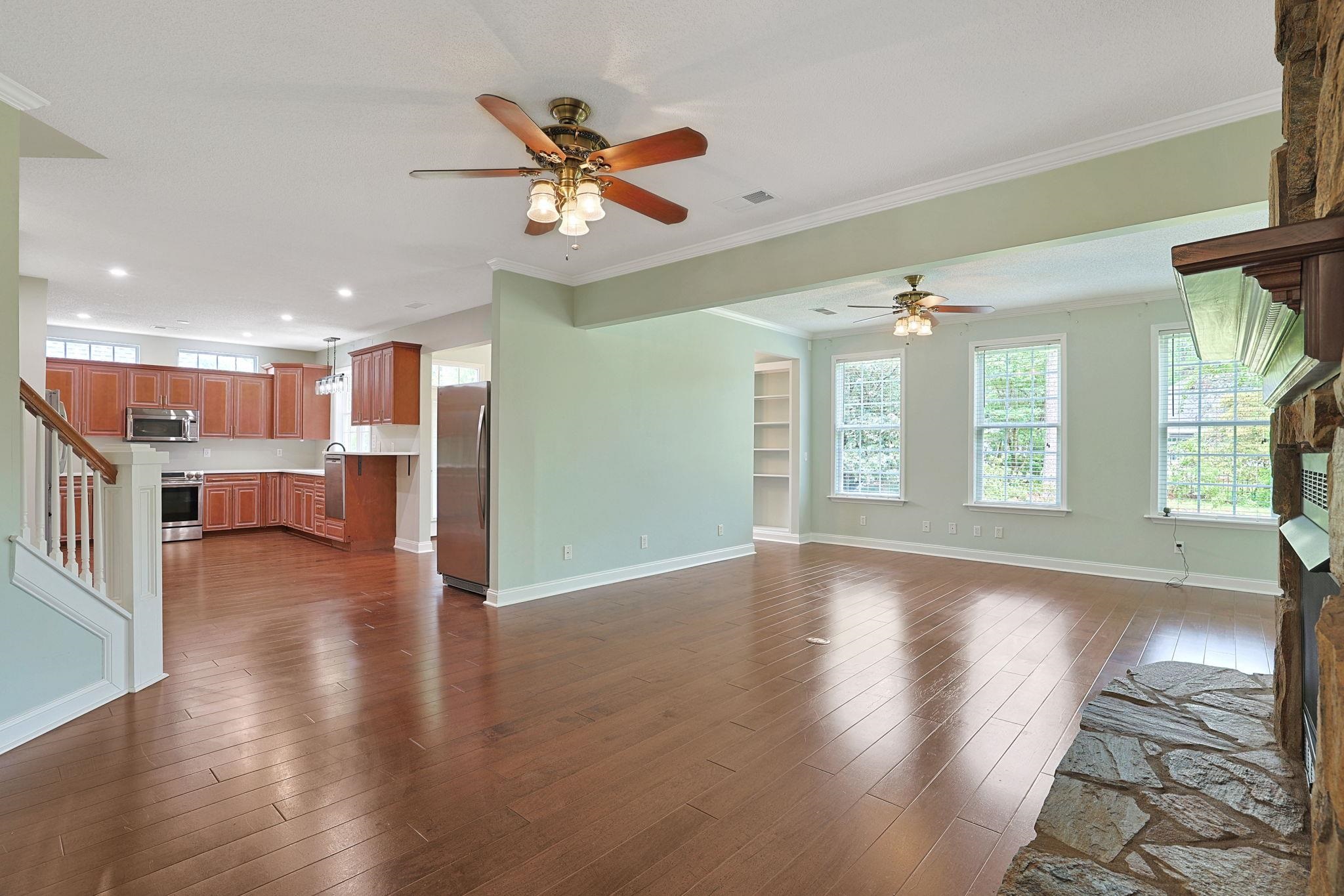 4918 Westwind Dr. Property Photo 3