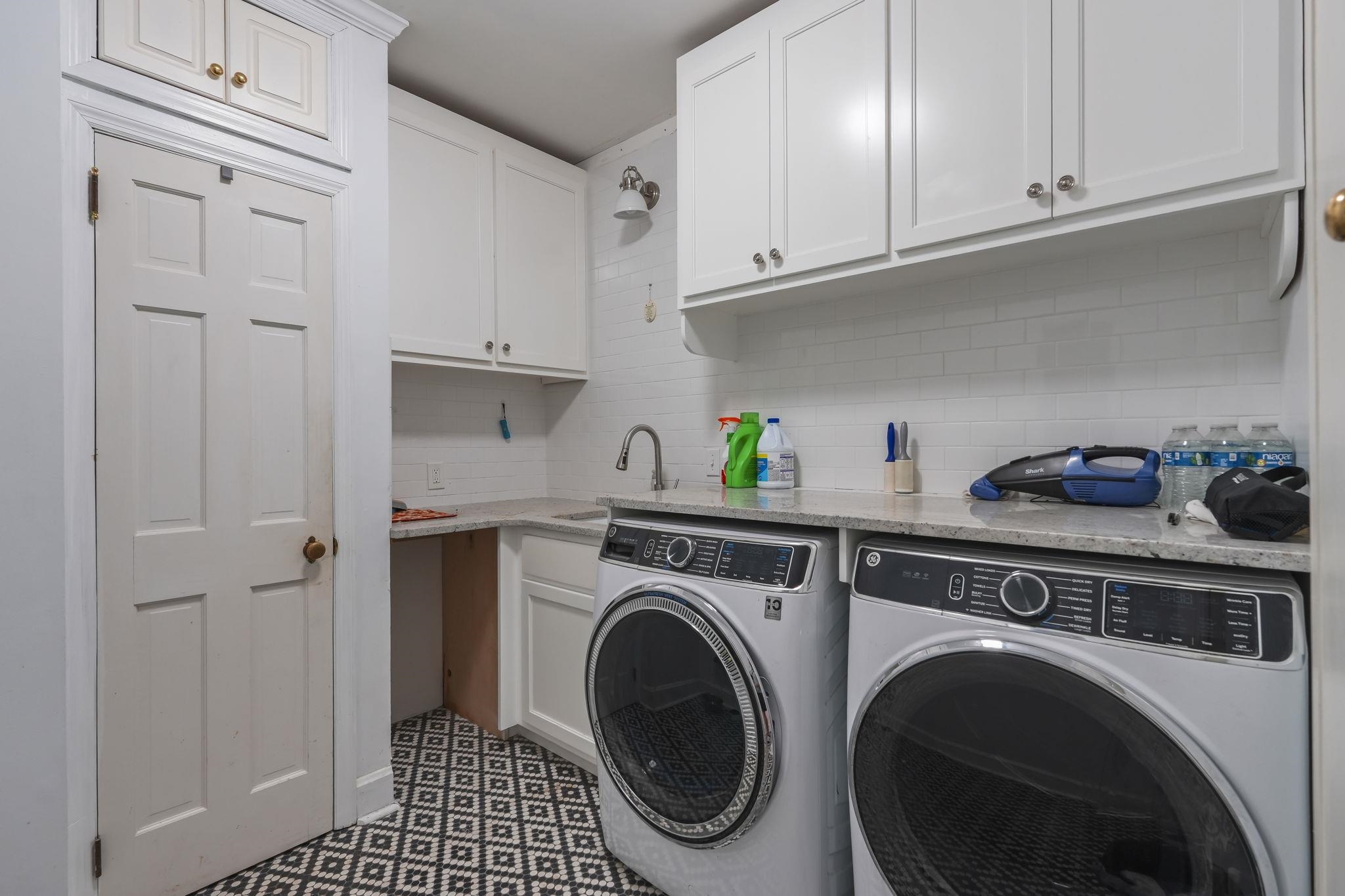5622 Main St. Property Photo 26