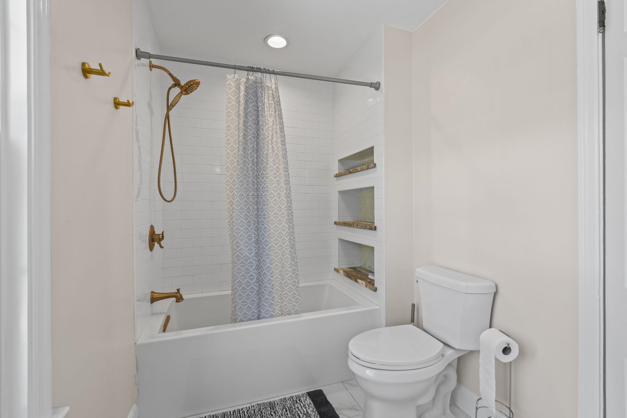5622 Main St. Property Photo 50