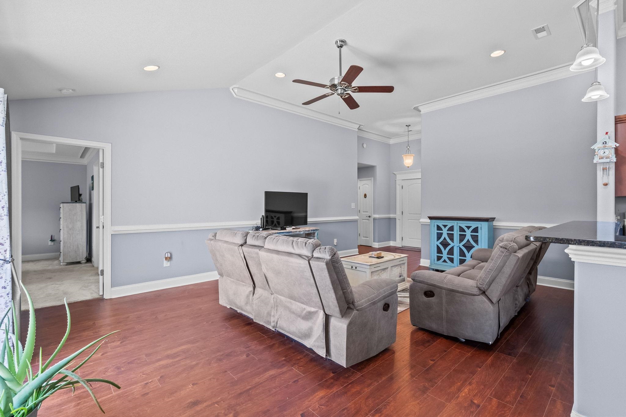 405 Bristlecone St. Property Photo 11