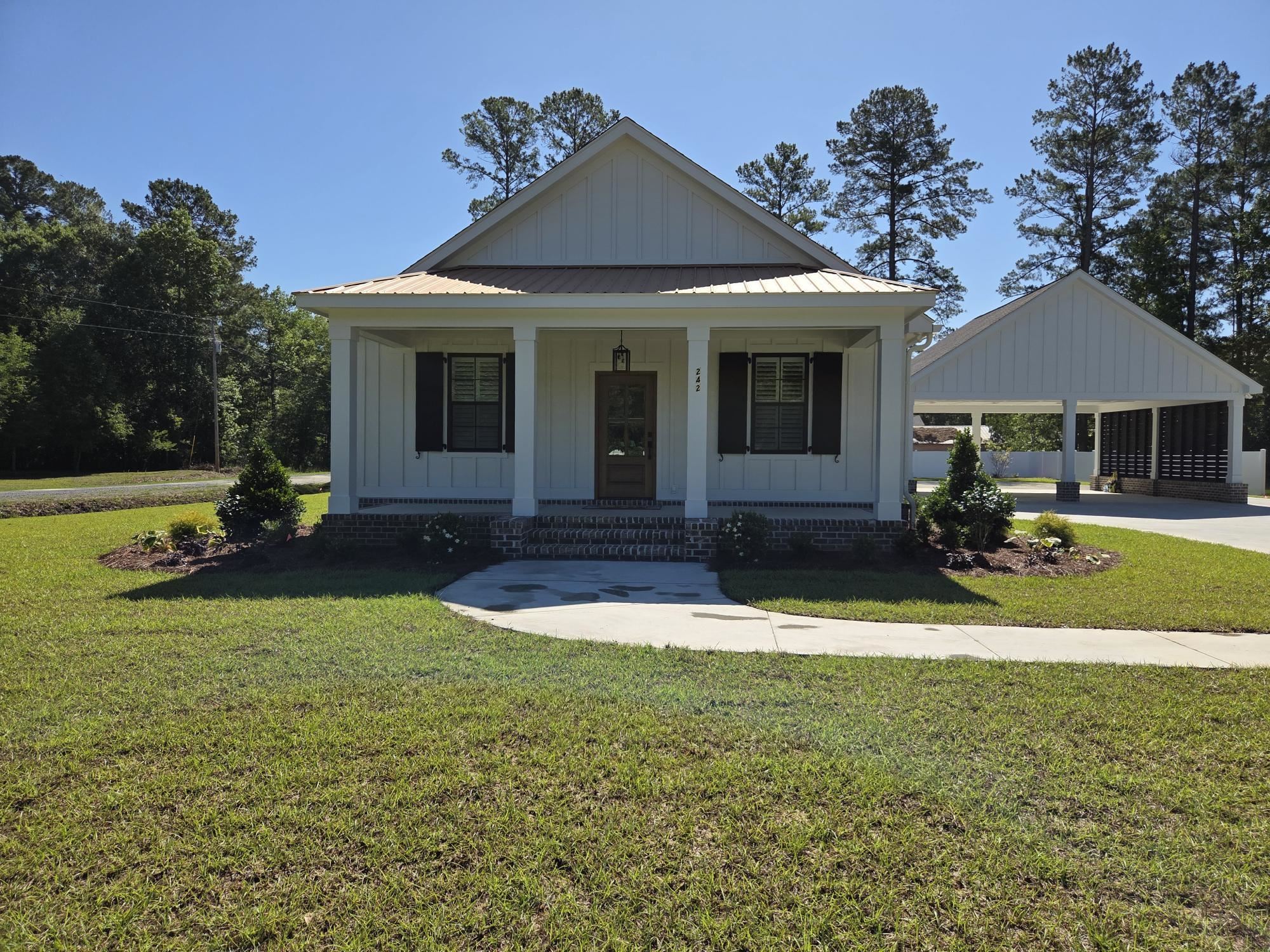 242 Leadwood St. Property Photo 1