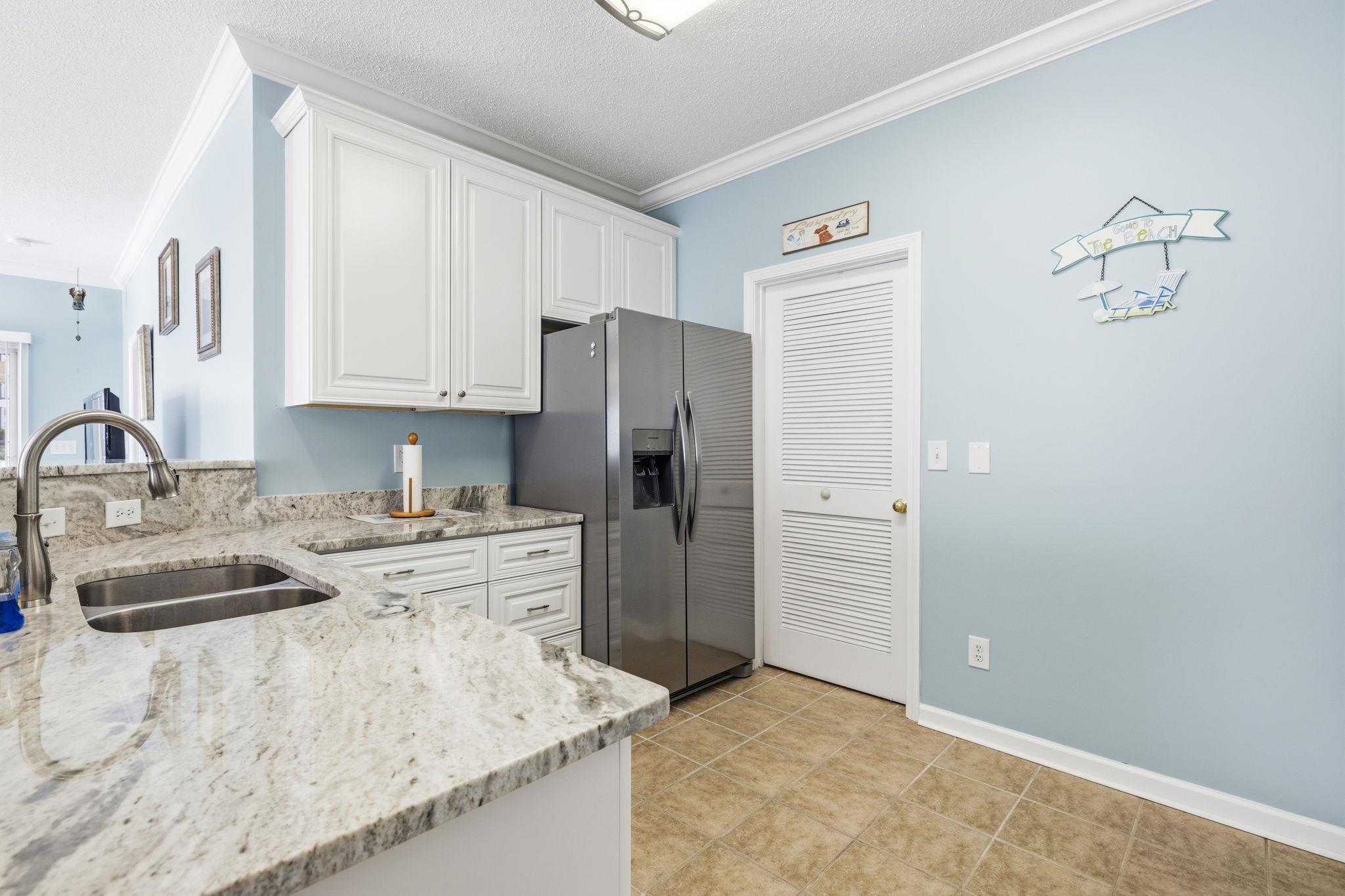 5882 Longwood Dr. Property Photo 8