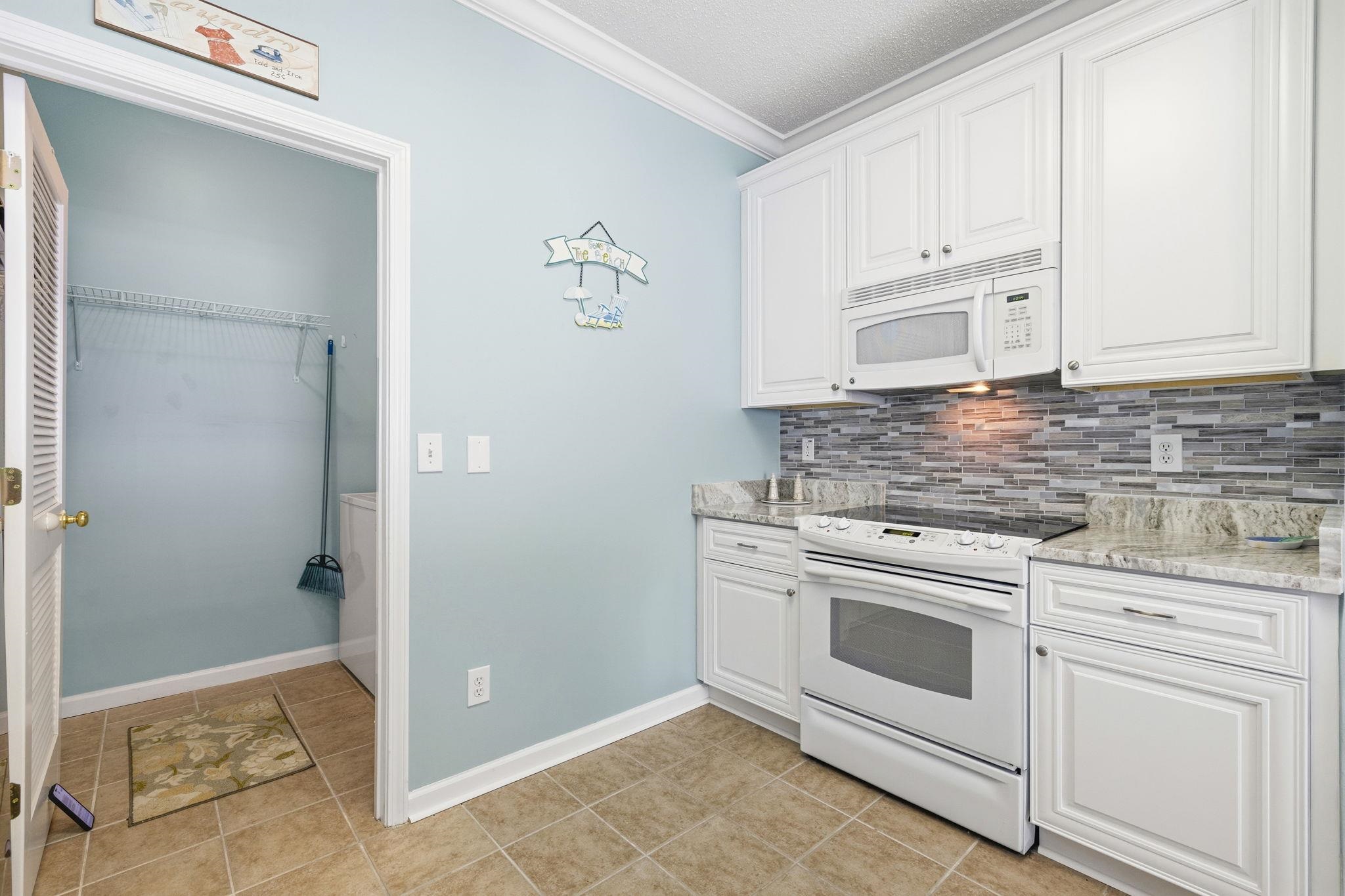 5882 Longwood Dr. Property Photo 10
