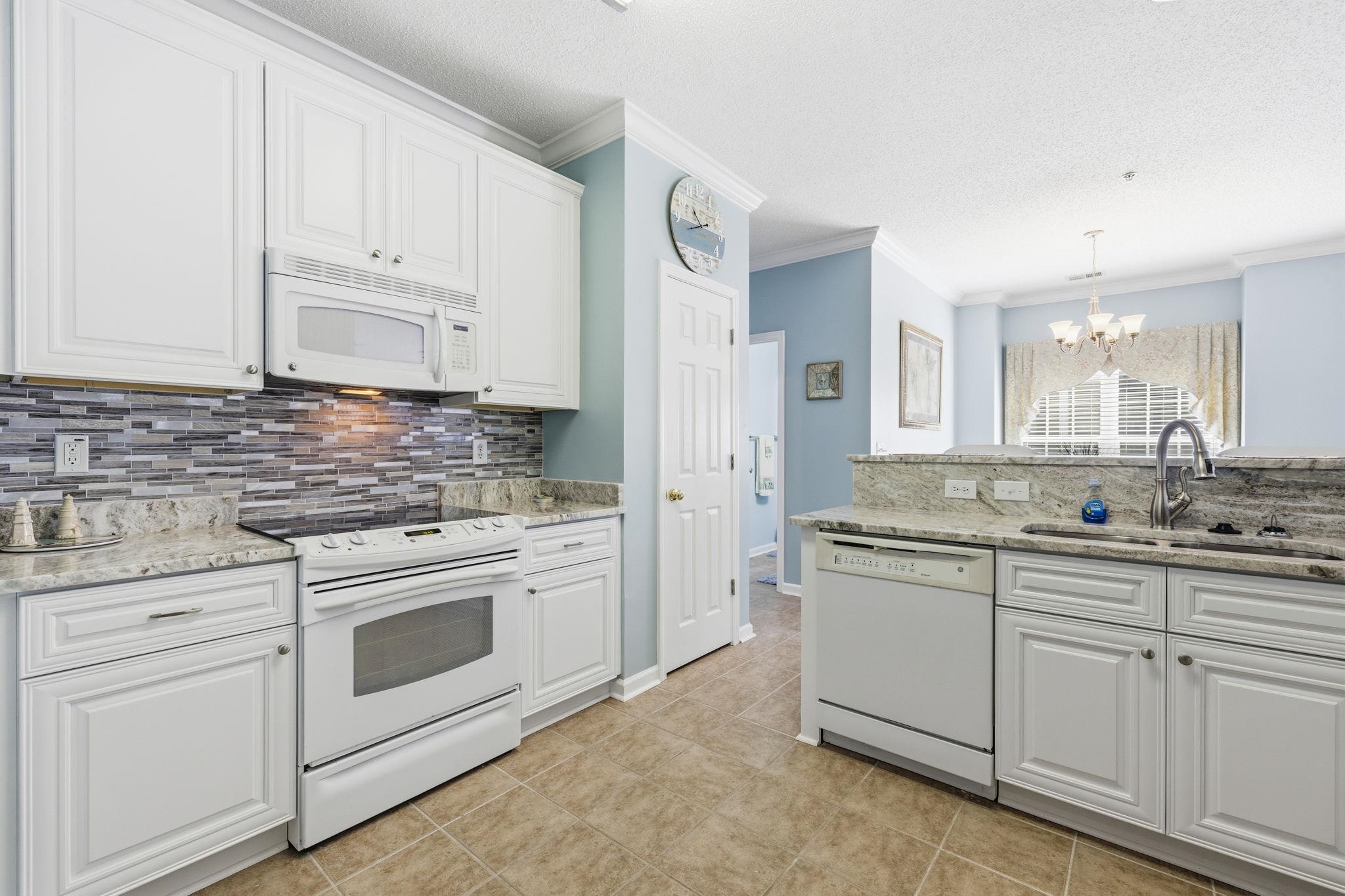 5882 Longwood Dr. Property Photo 12