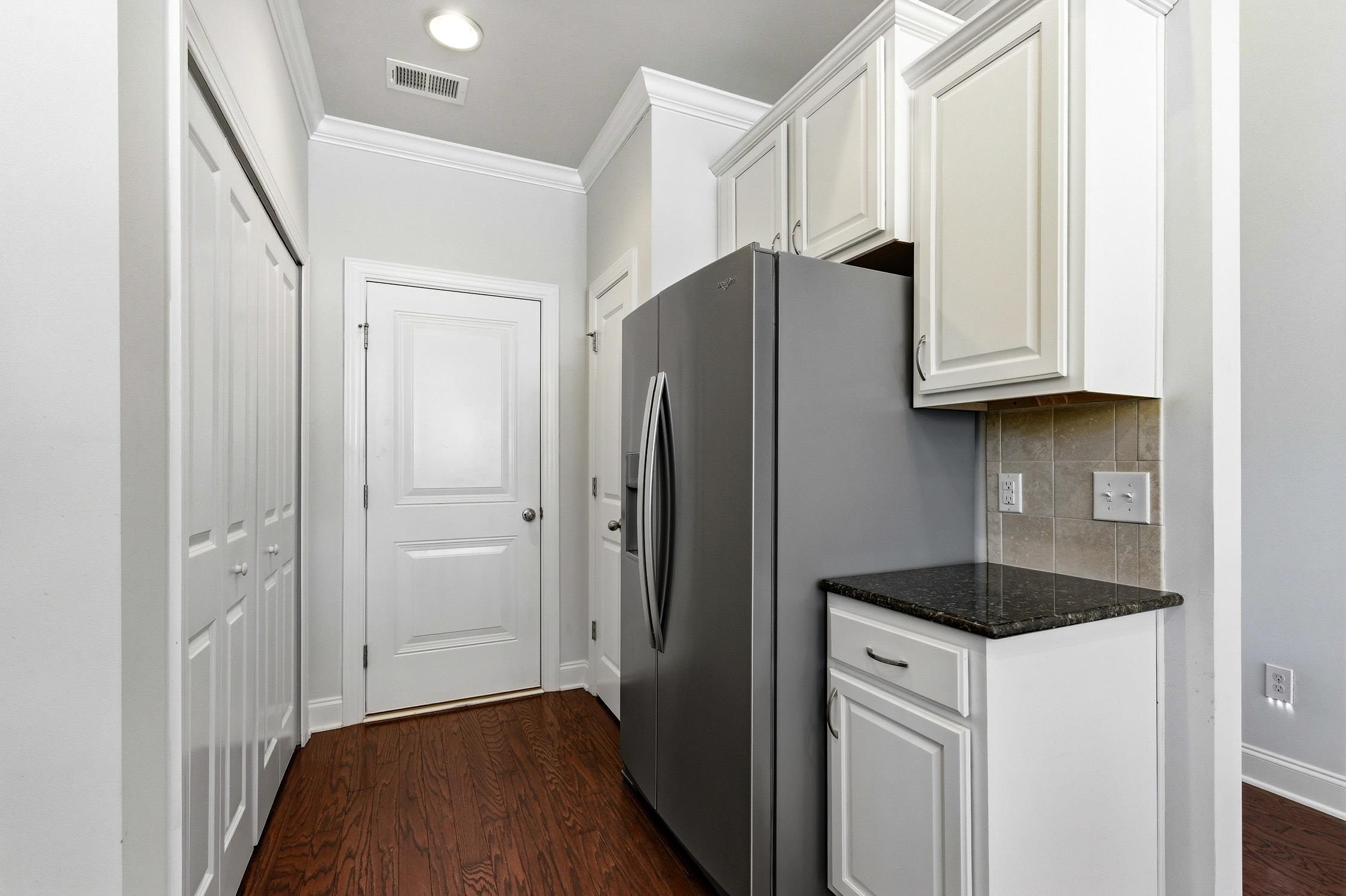 140 Parmelee Dr. Property Photo 10