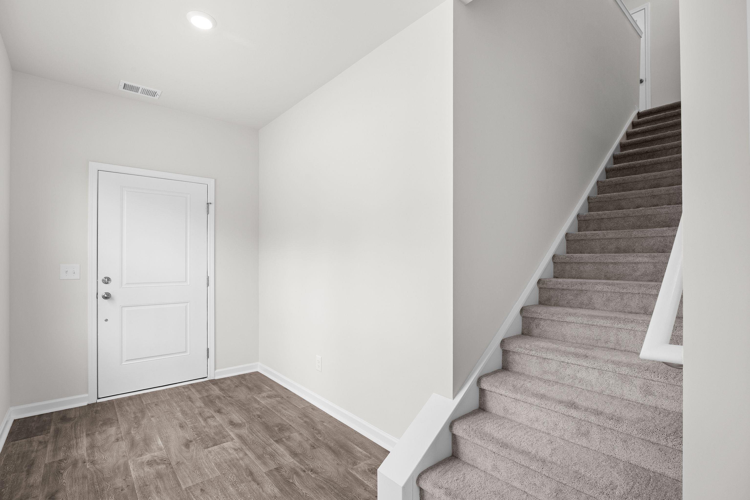 445 Falling Leaf Loop Property Photo 5