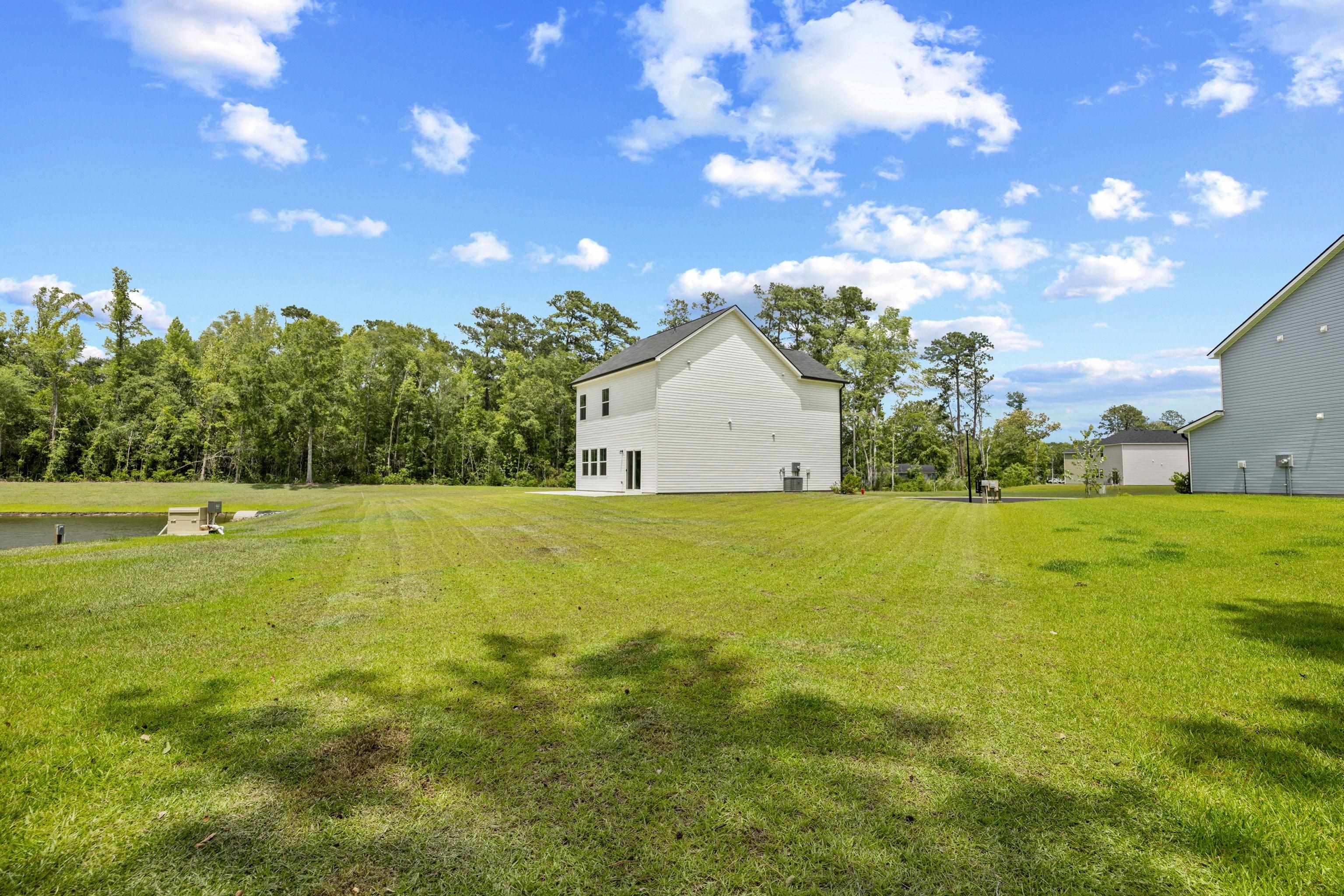 445 Falling Leaf Loop Property Photo 36