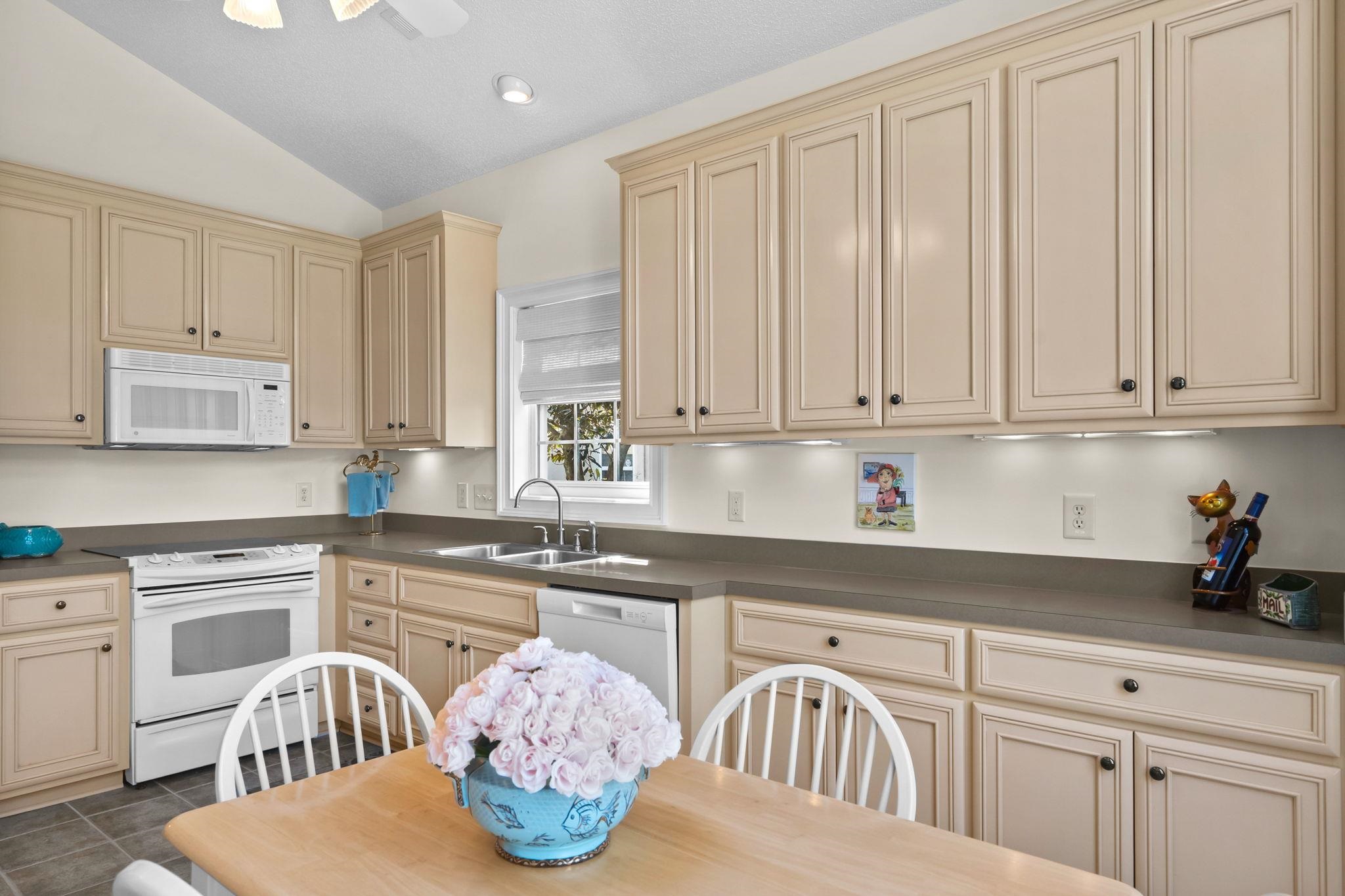 1521 Saint Thomas Circle Property Photo 3
