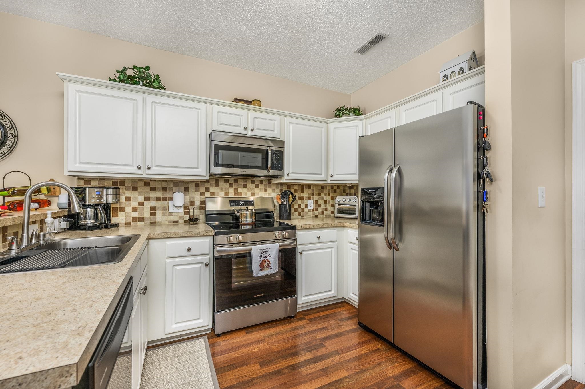 246 Sun Colony Blvd. Property Photo 8