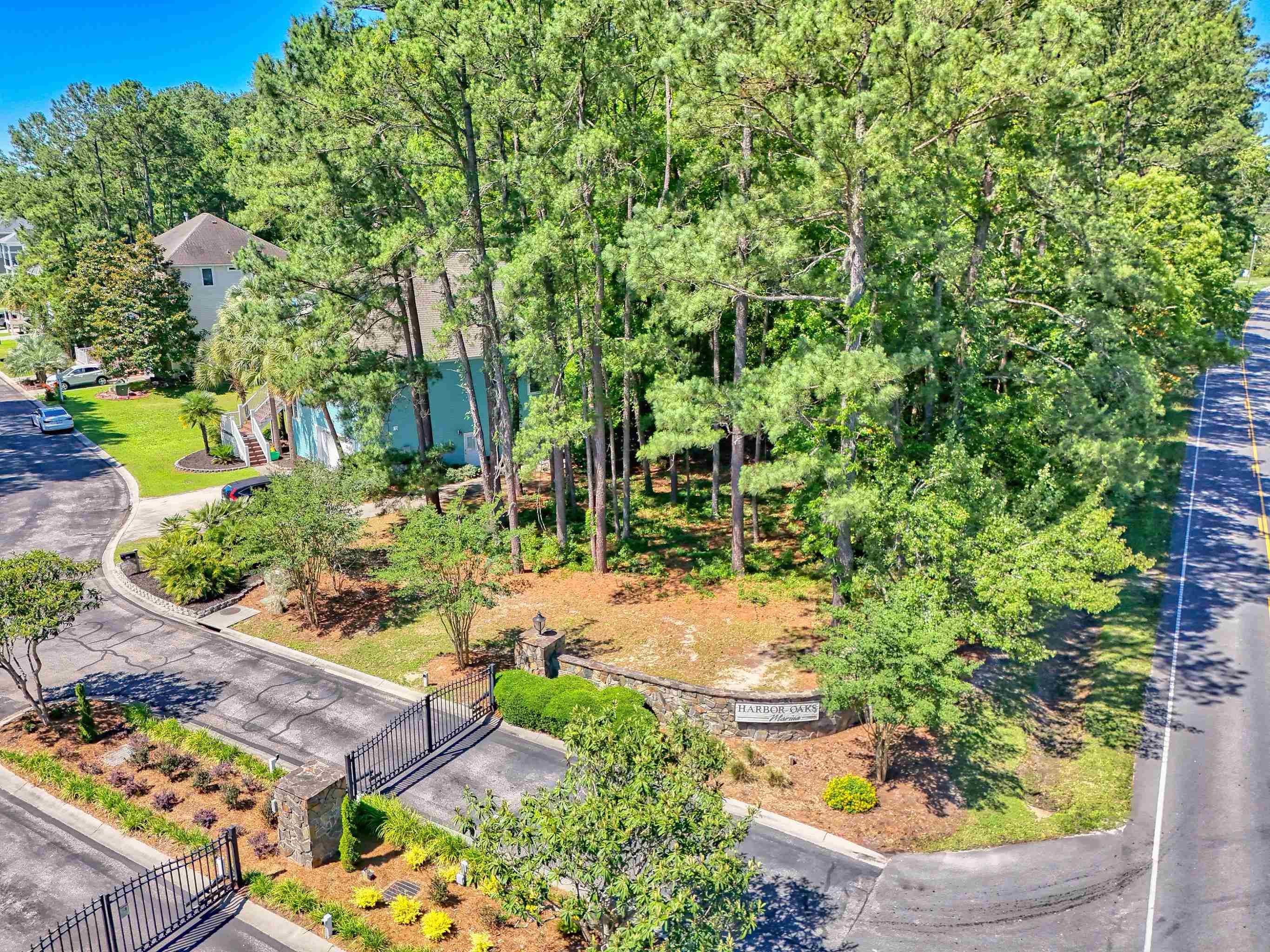 100 Harbor Oaks Dr. Property Photo 2