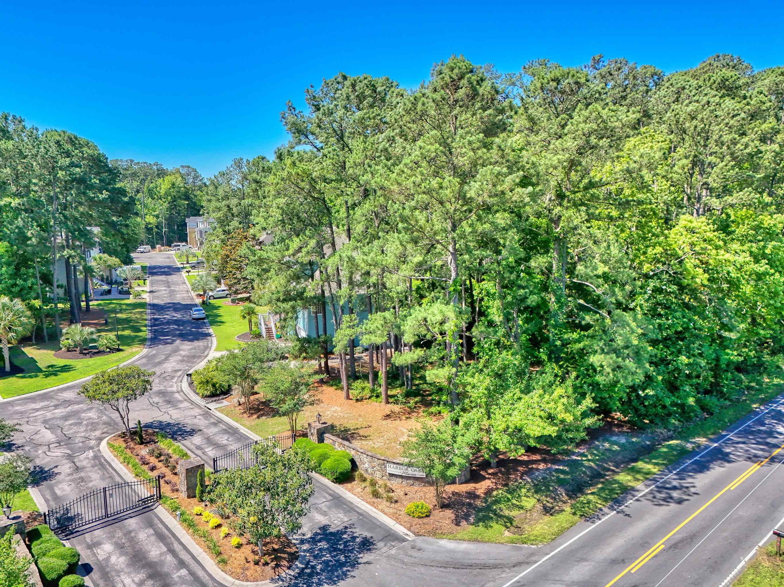 100 Harbor Oaks Dr. Property Photo 3