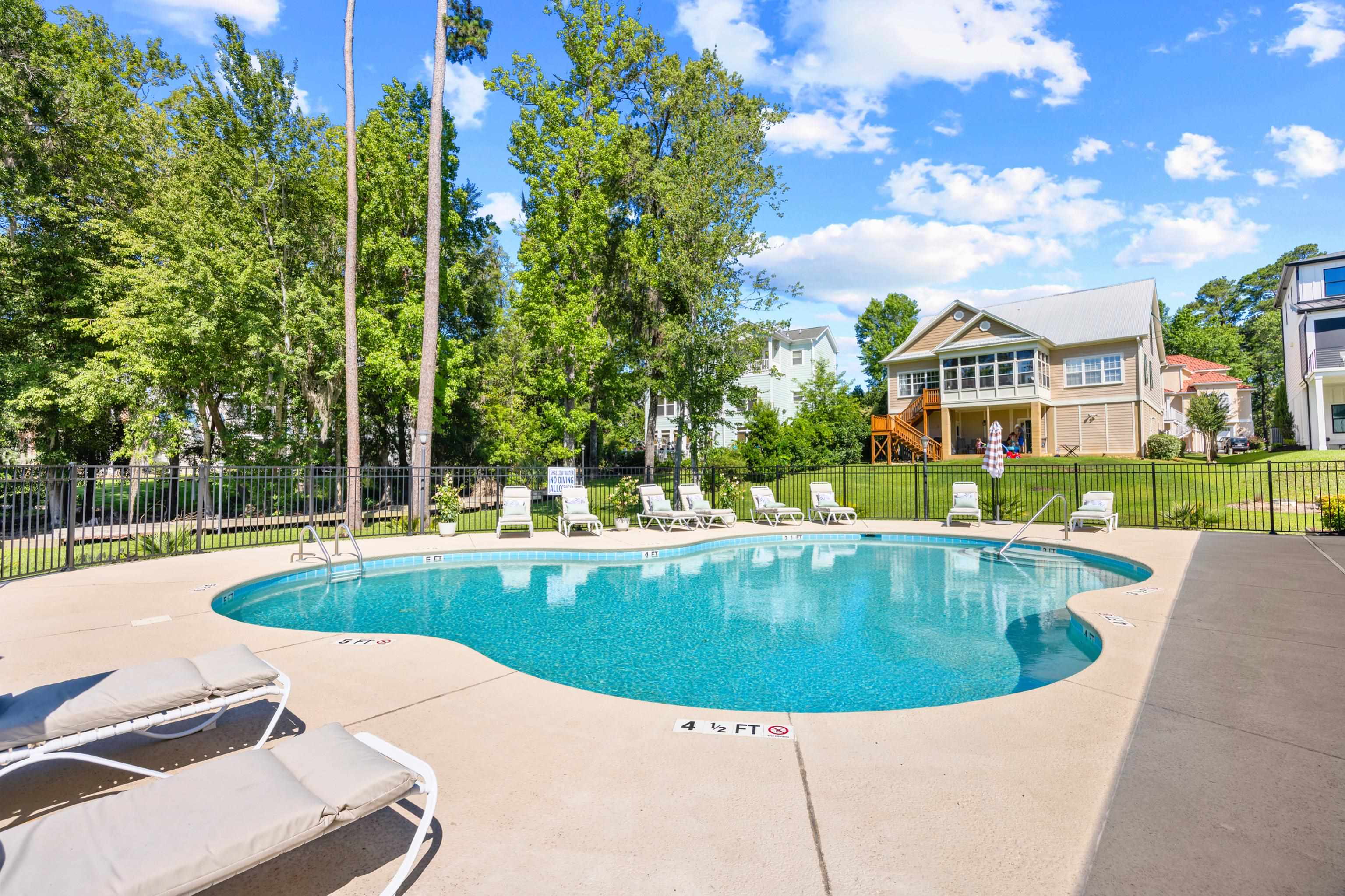 100 Harbor Oaks Dr. Property Photo 10
