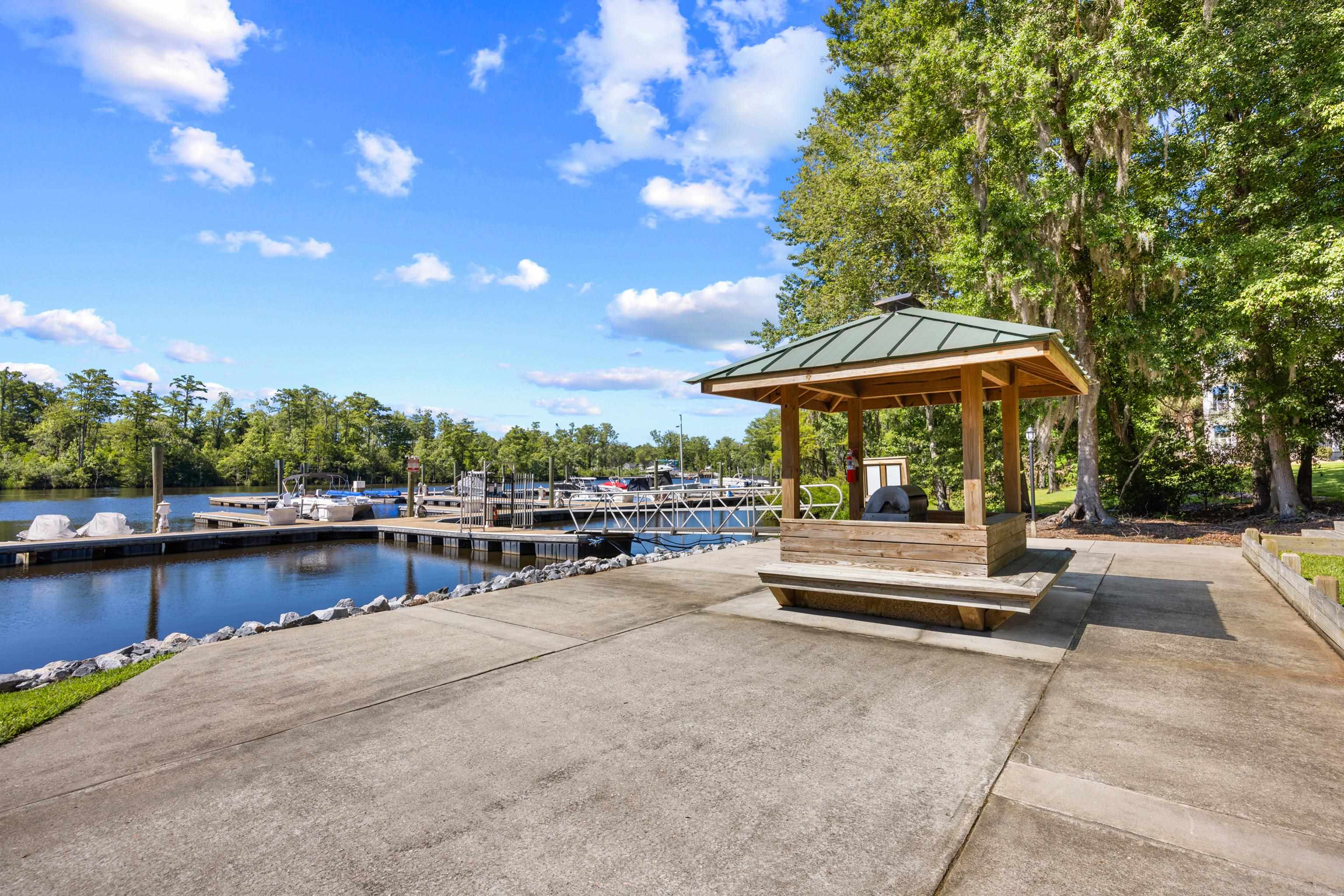 100 Harbor Oaks Dr. Property Photo 17