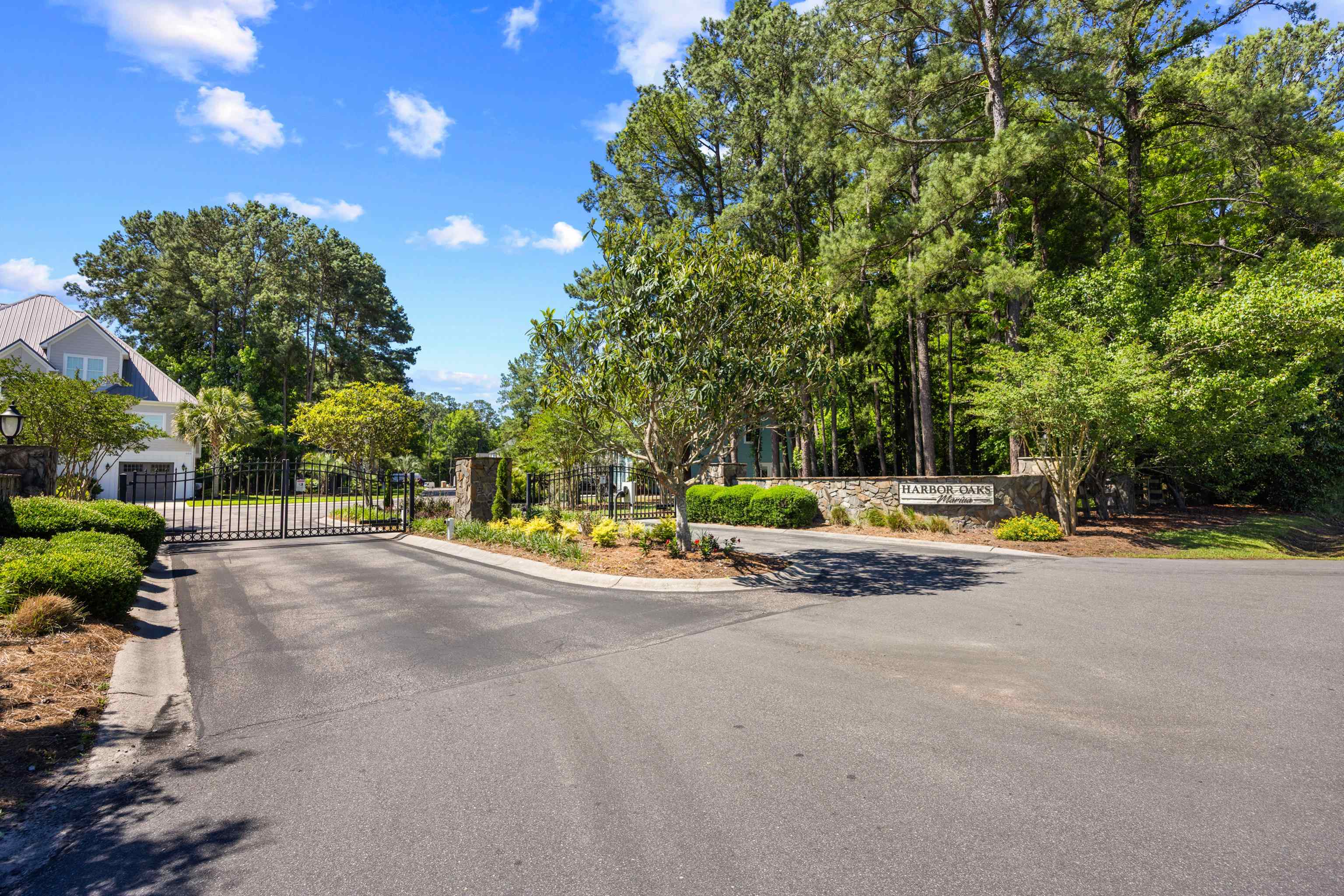 100 Harbor Oaks Dr. Property Photo 28