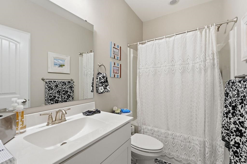 5015 Vinesia Dr. Property Photo 12