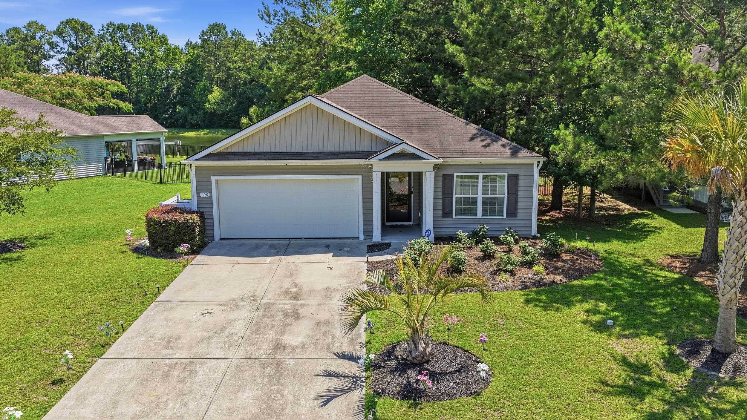 100 Oak Leaf Dr. Property Photo 1