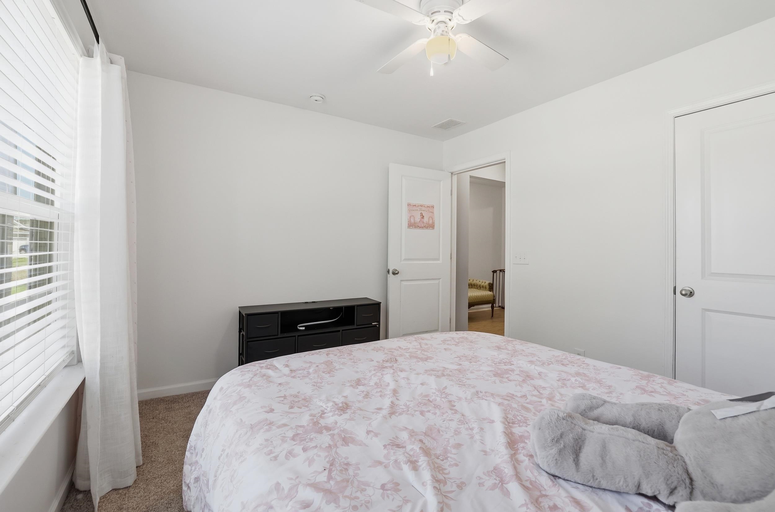 100 Oak Leaf Dr. Property Photo 11