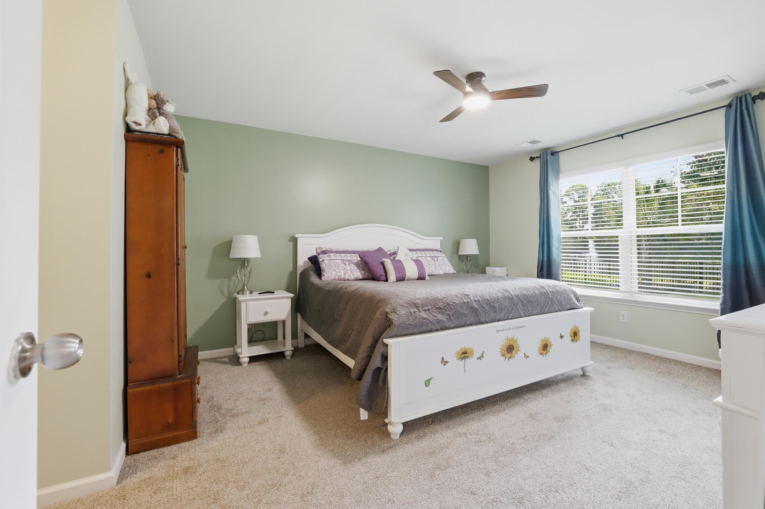 100 Oak Leaf Dr. Property Photo 16