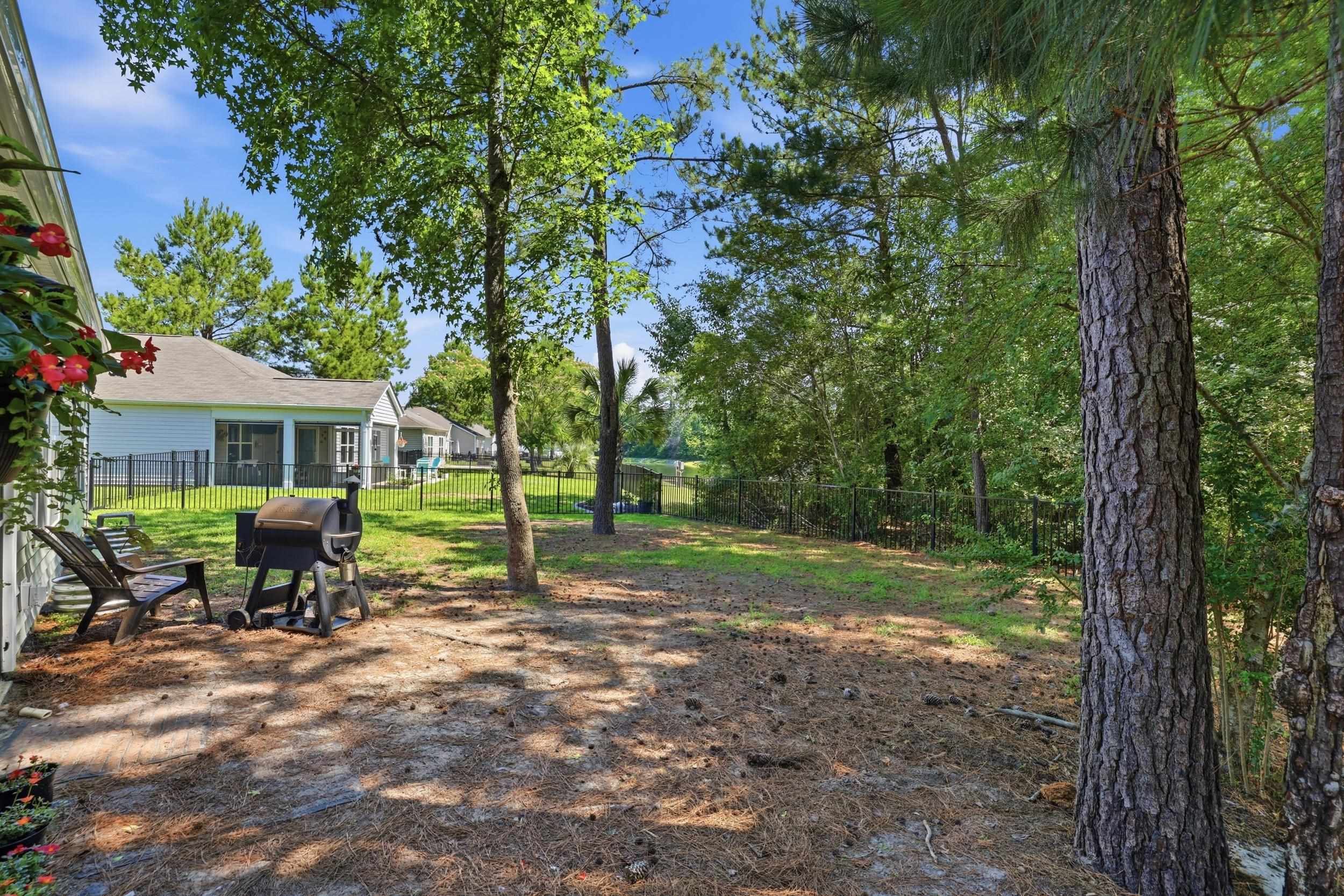 100 Oak Leaf Dr. Property Photo 37