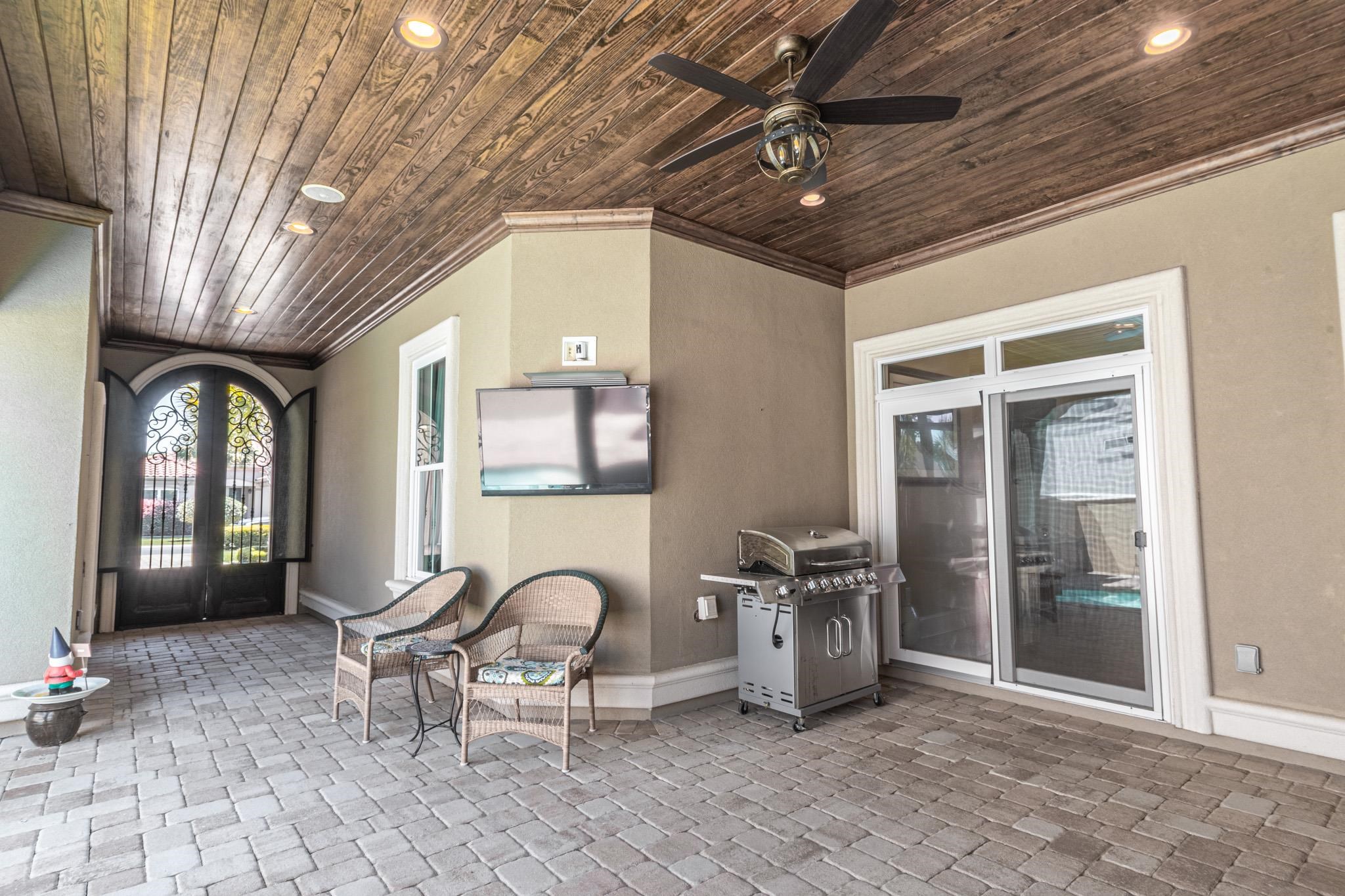 1011 Bluffview Dr. Property Photo 6