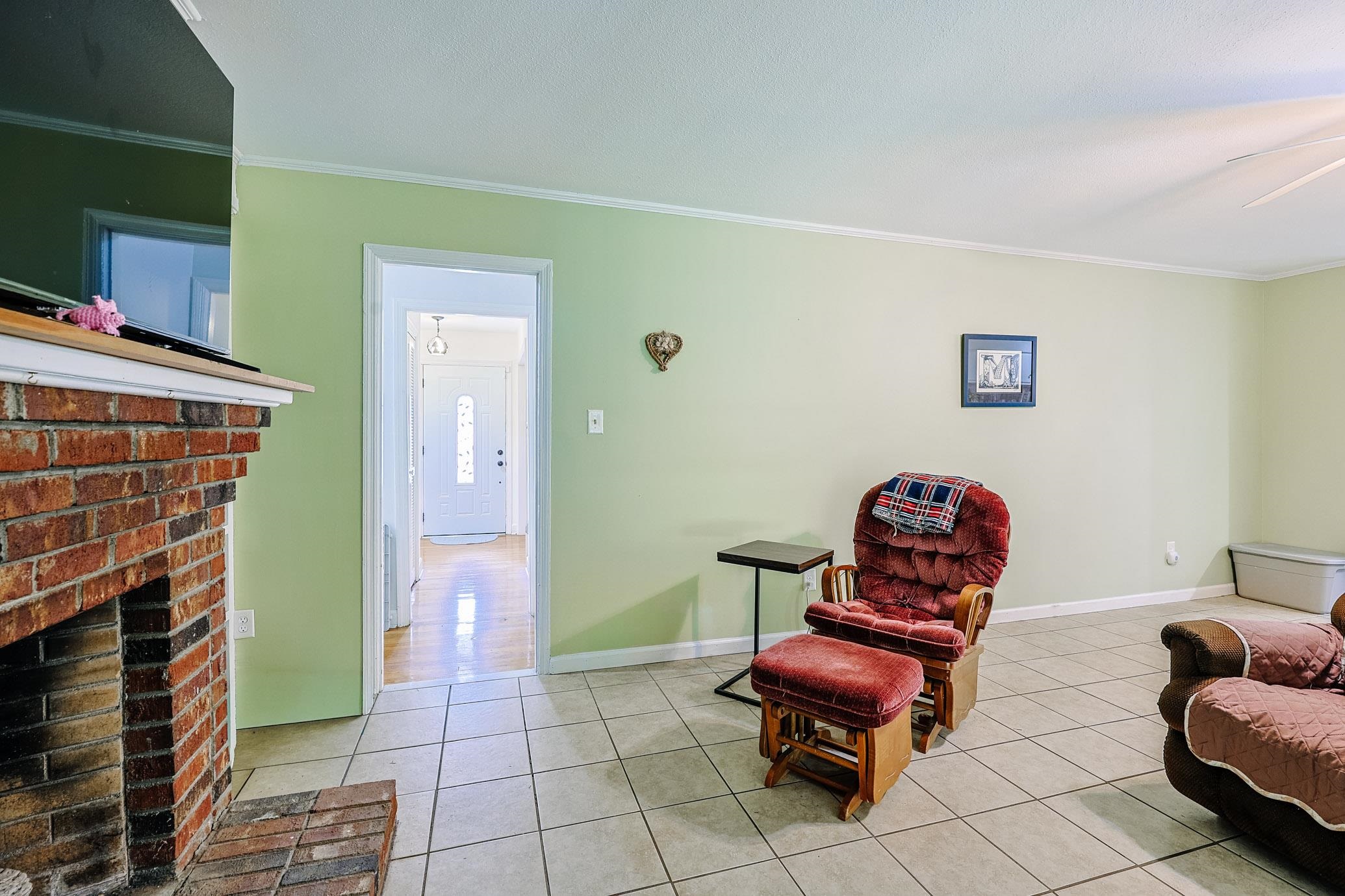 1872 E Marion St. Property Photo 4