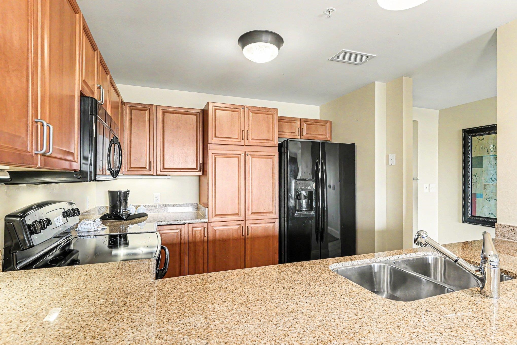 8121 Amalfi Pl. Property Photo 6