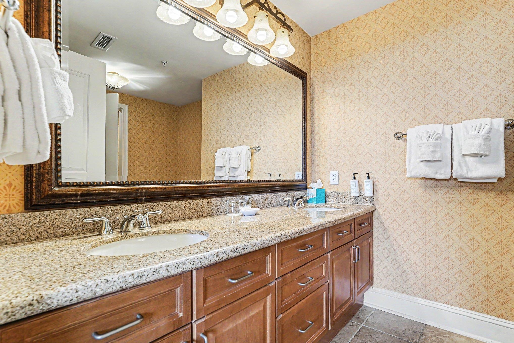 8121 Amalfi Pl. Property Photo 13