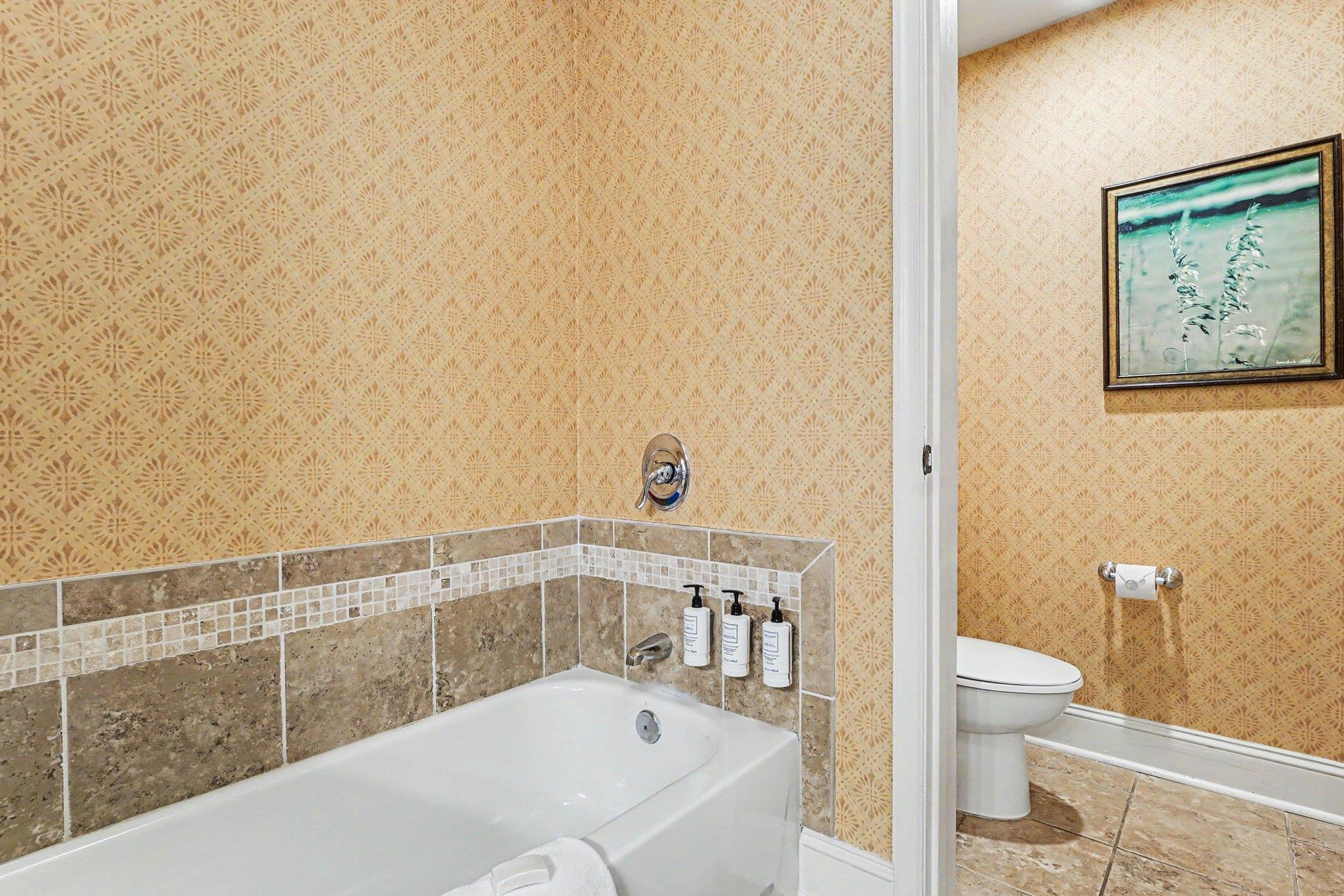 8121 Amalfi Pl. Property Photo 15