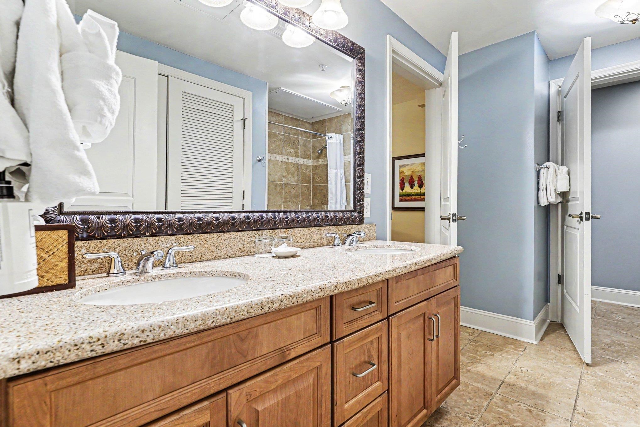 8121 Amalfi Pl. Property Photo 18