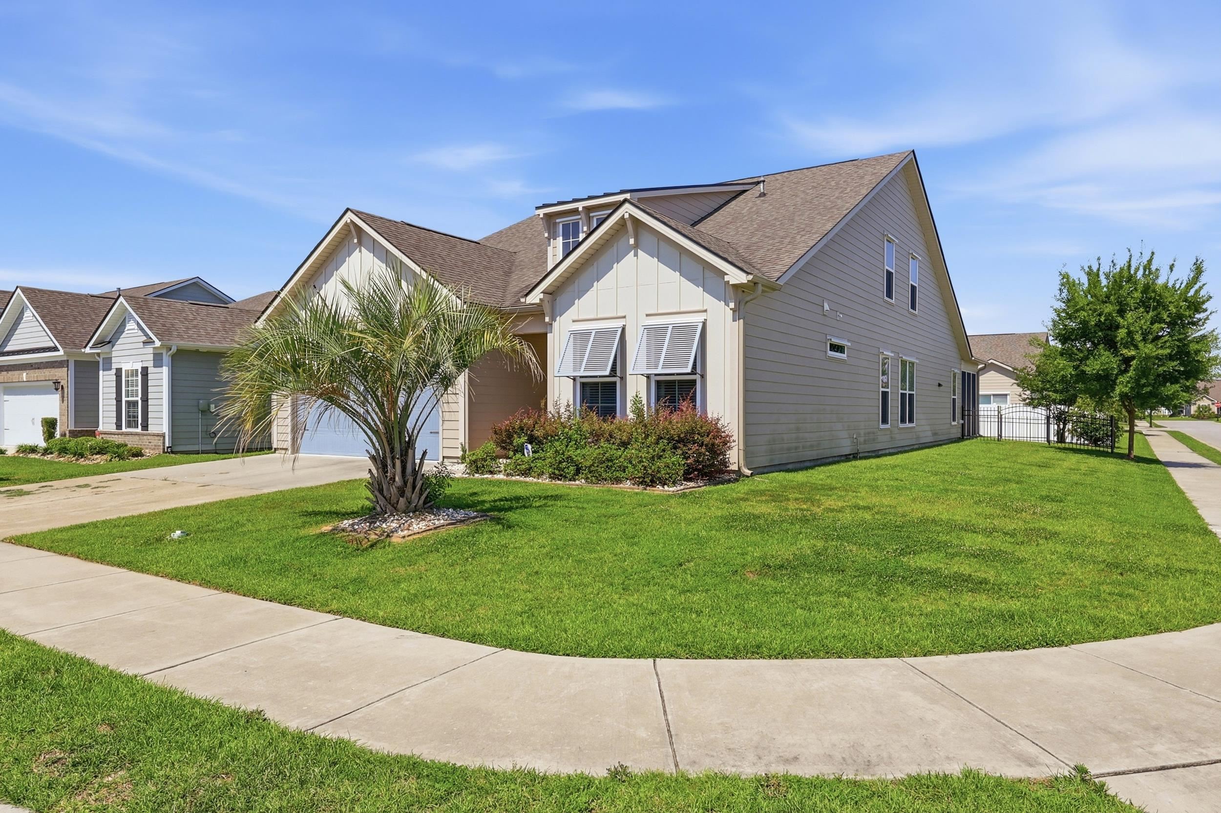 1852 Parish Way Property Photo 3