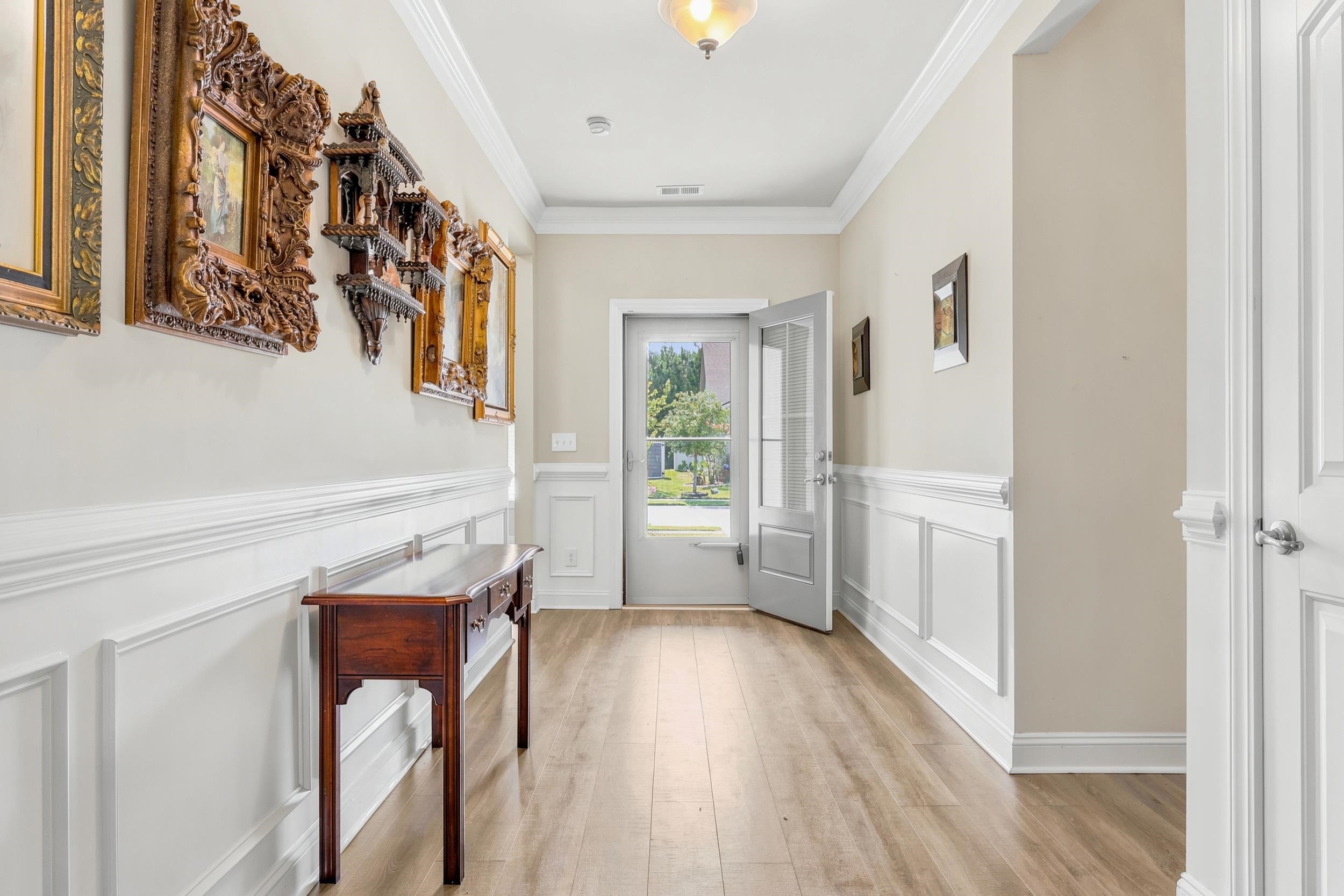 1852 Parish Way Property Photo 8
