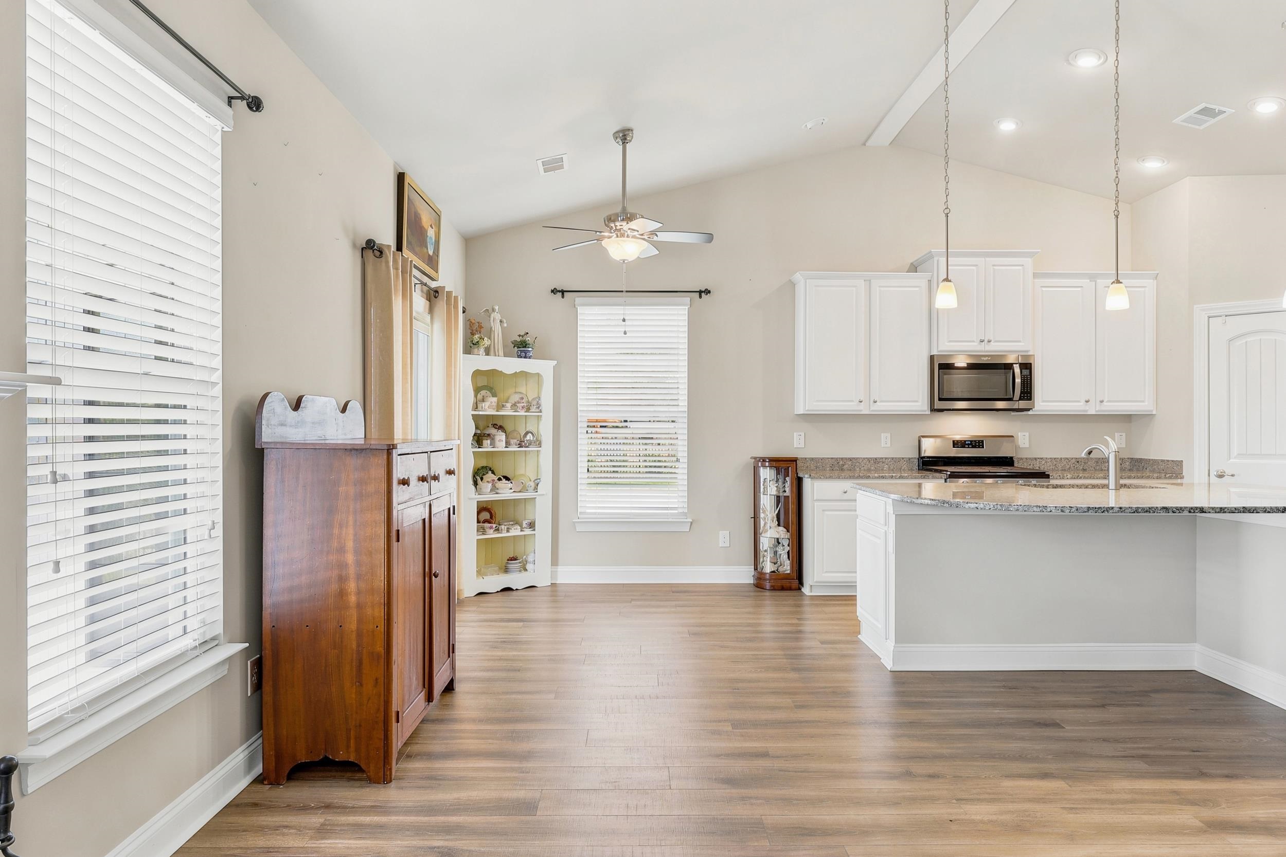 1852 Parish Way Property Photo 14