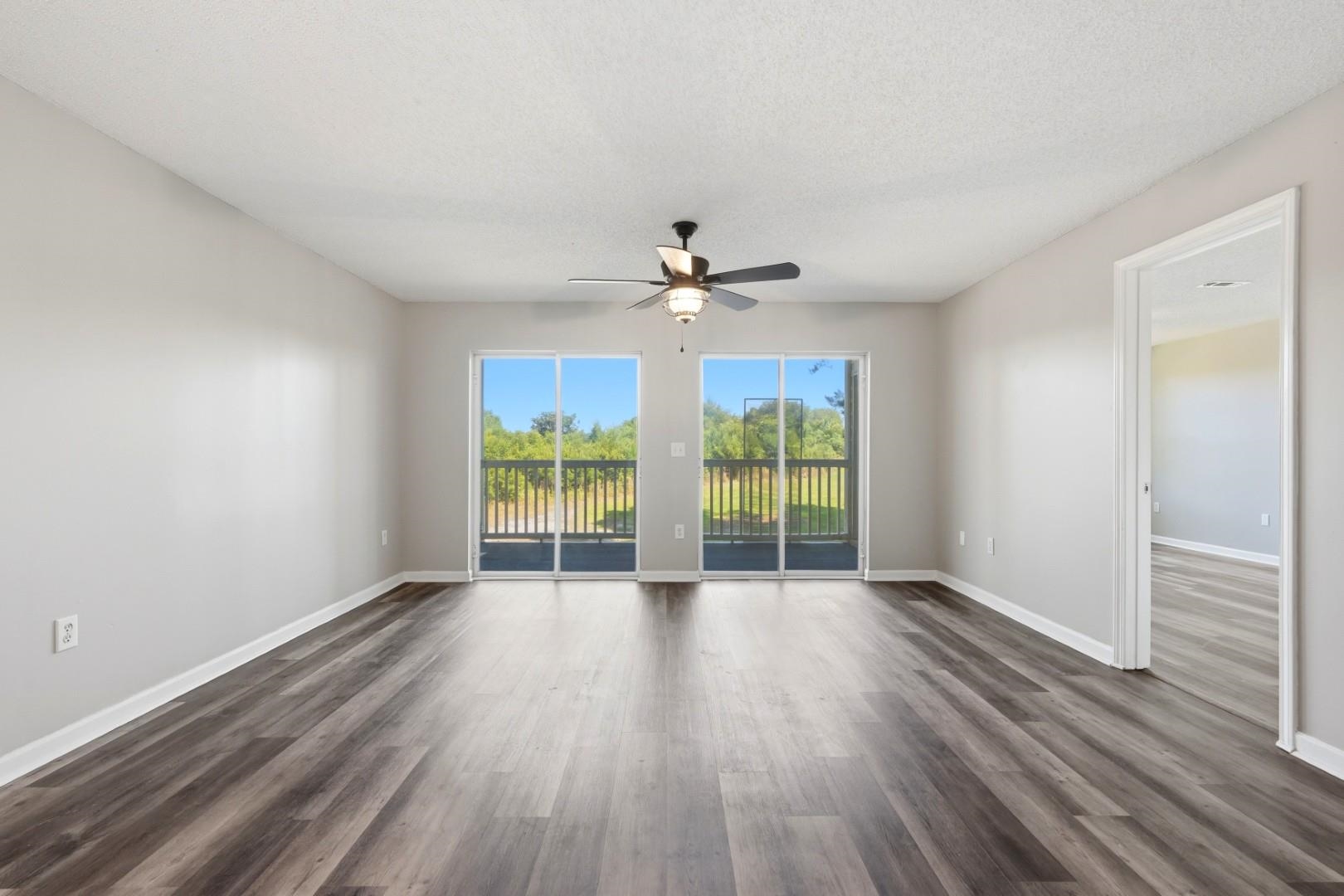 5040 Windsor Green Way Property Photo 4