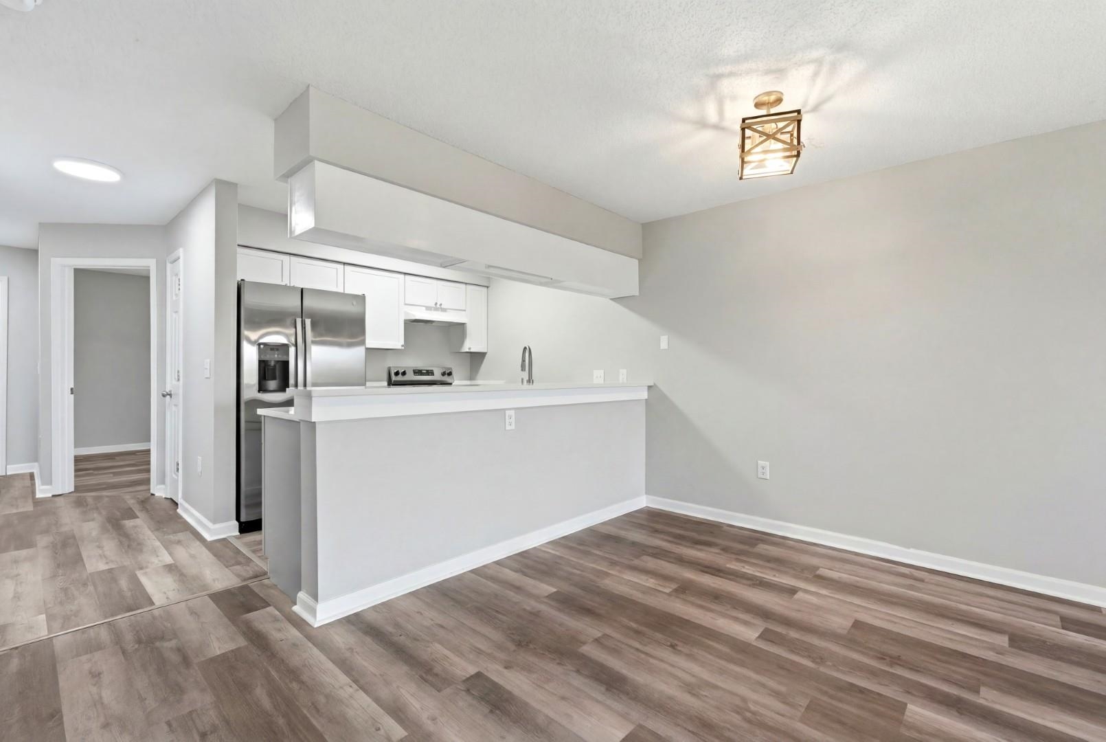 5040 Windsor Green Way Property Photo 6