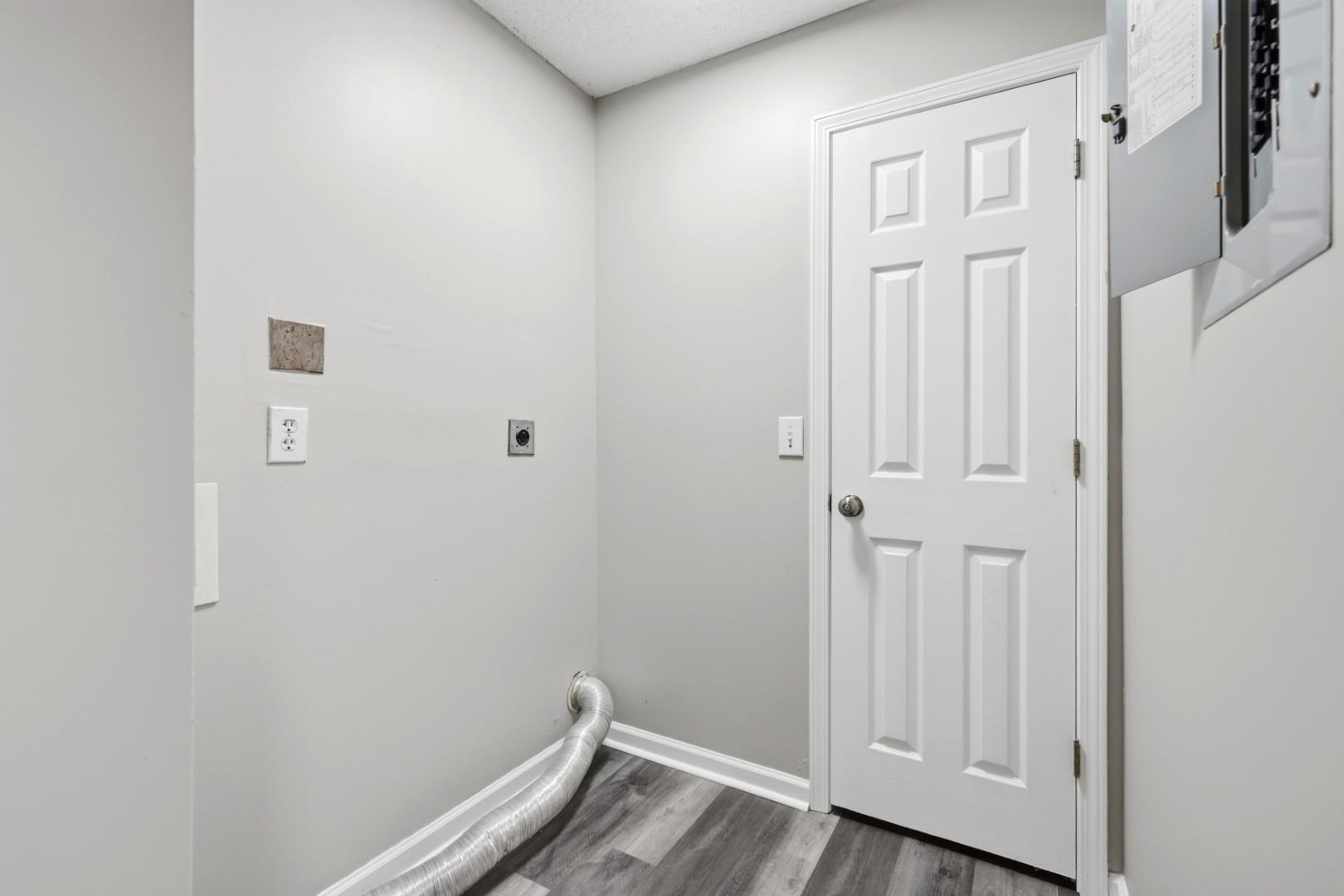5040 Windsor Green Way Property Photo 27