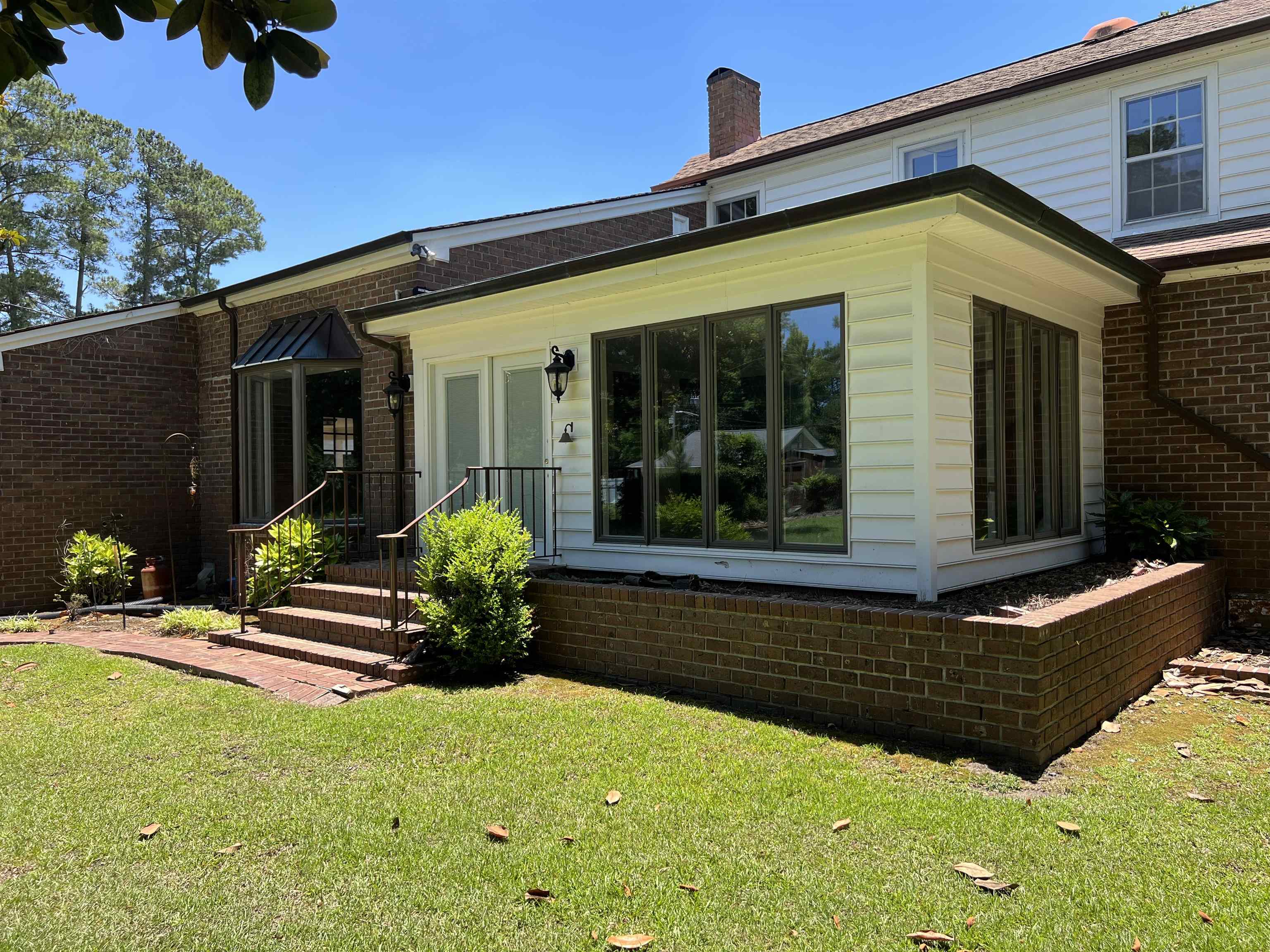 5619 Main St. Property Photo 5