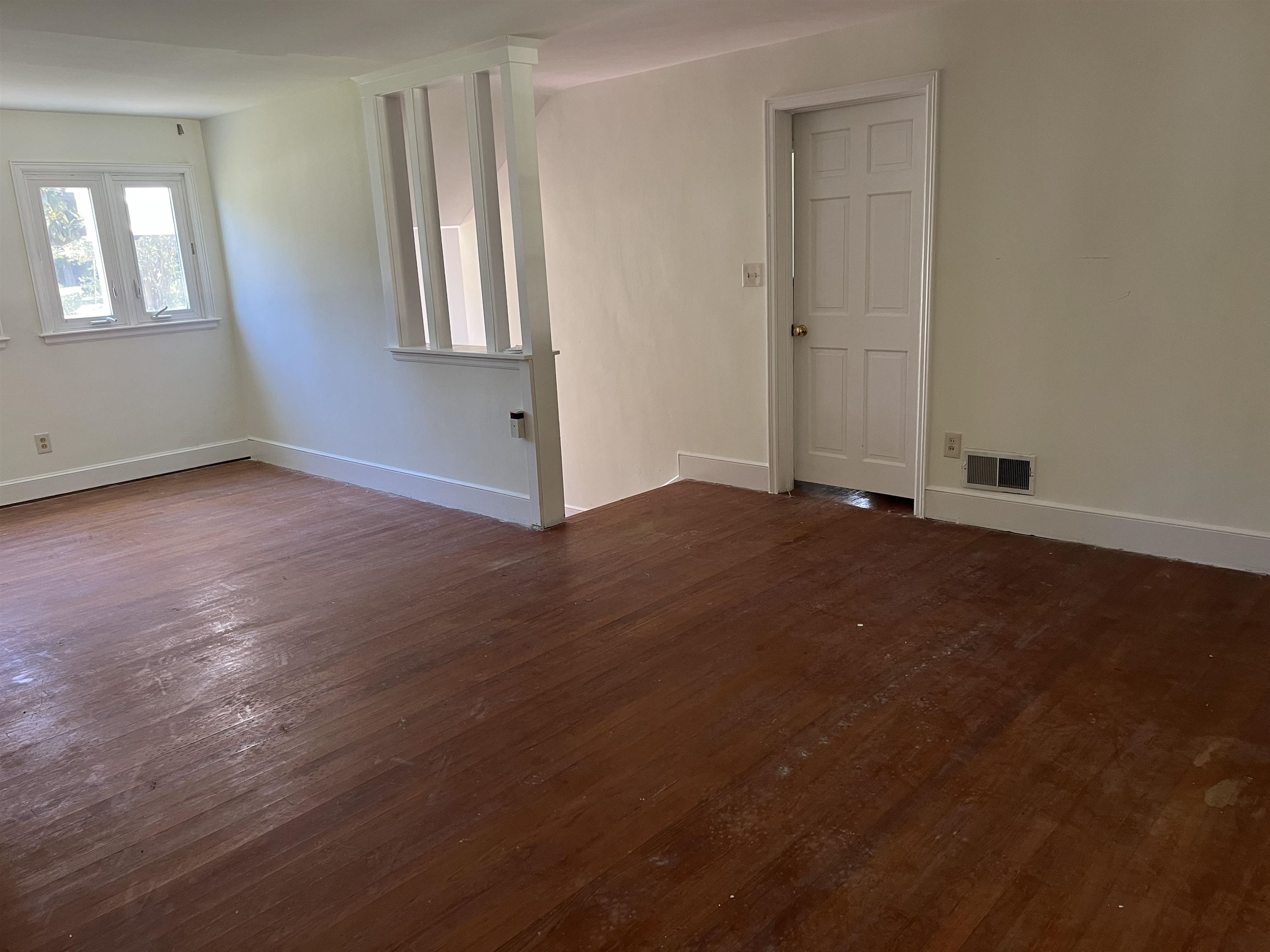 5619 Main St. Property Photo 11