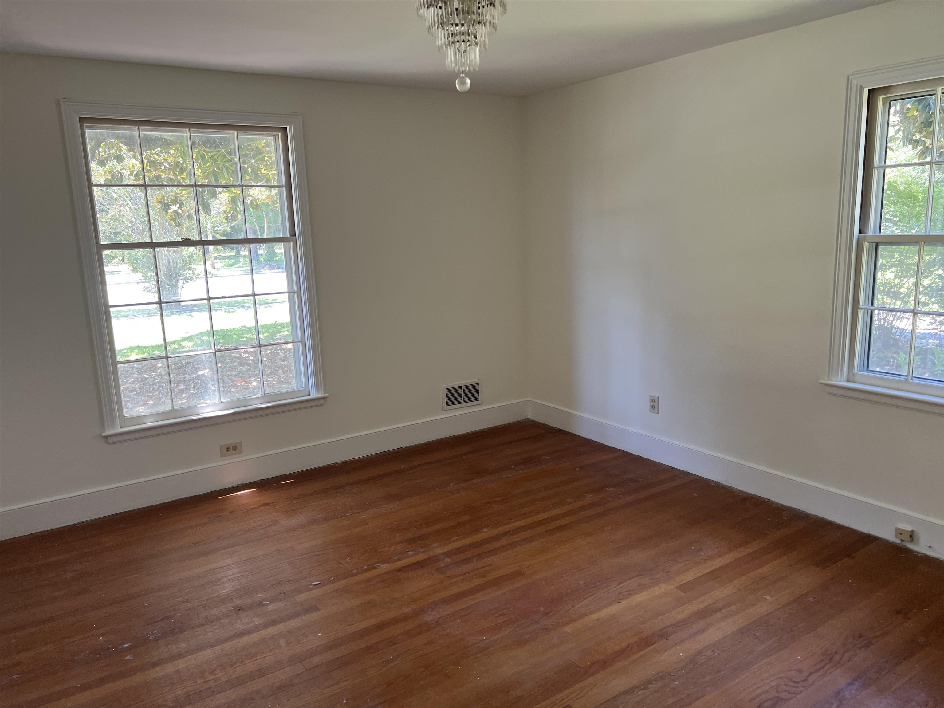 5619 Main St. Property Photo 14