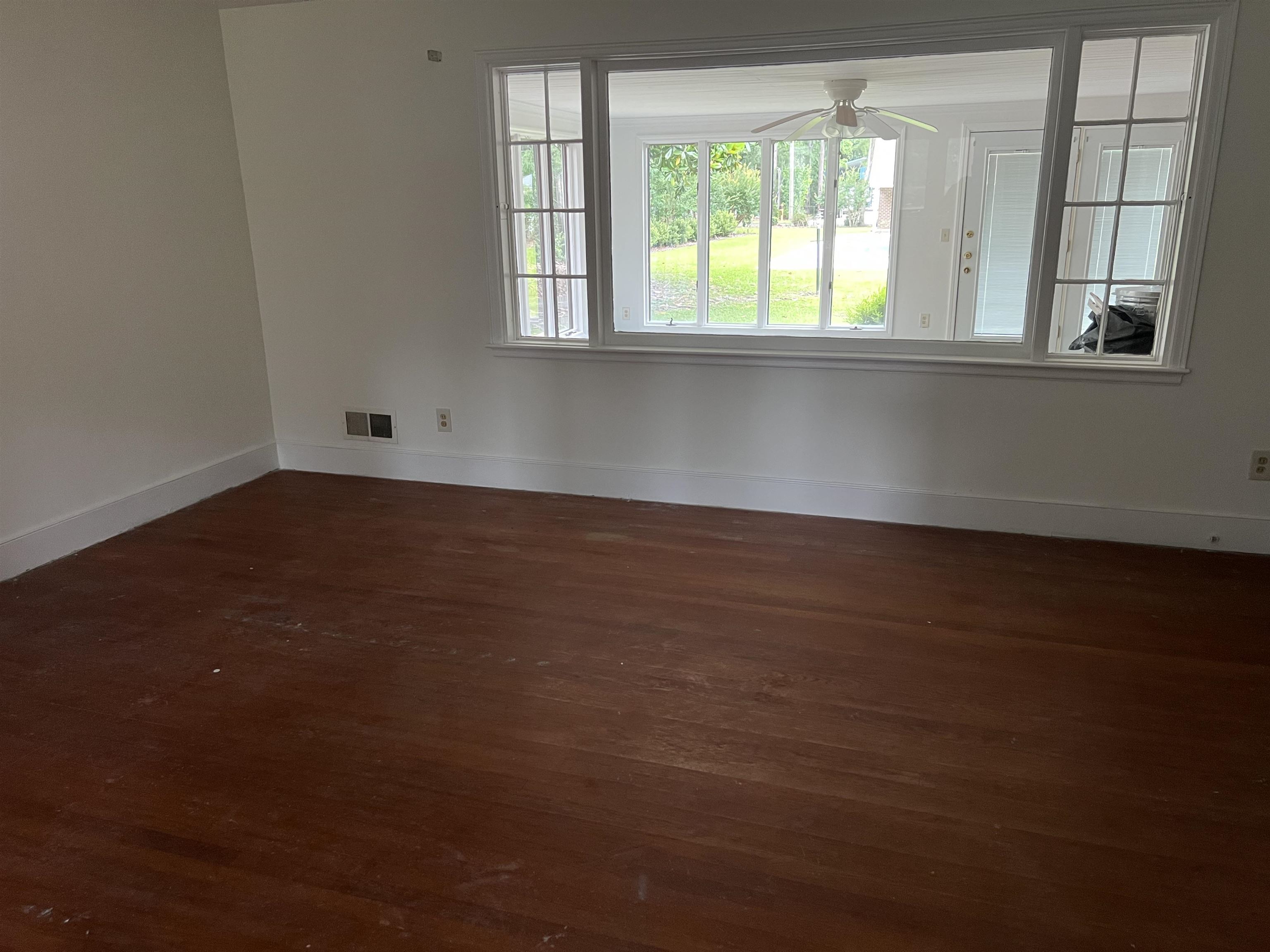 5619 Main St. Property Photo 15