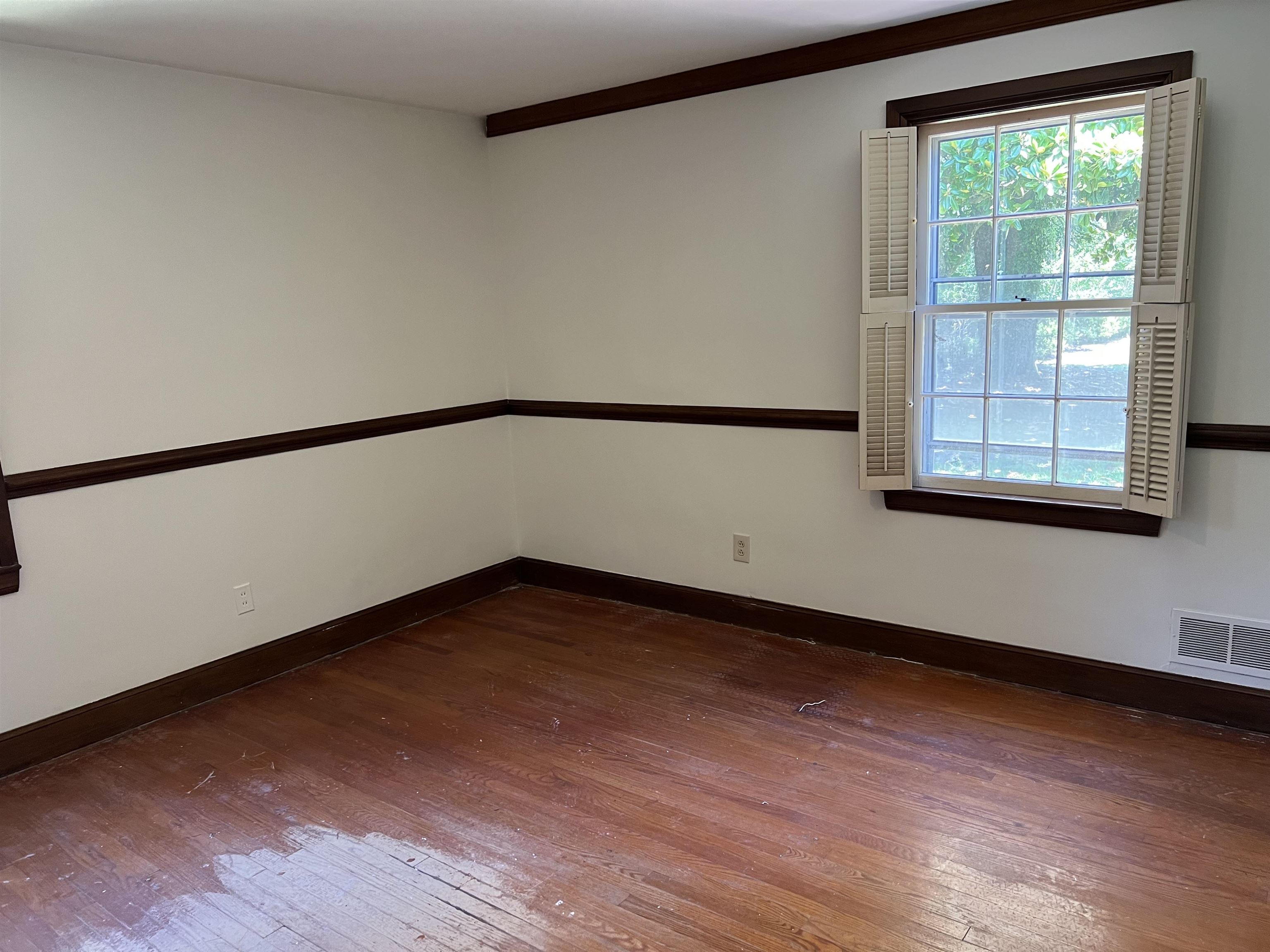 5619 Main St. Property Photo 23
