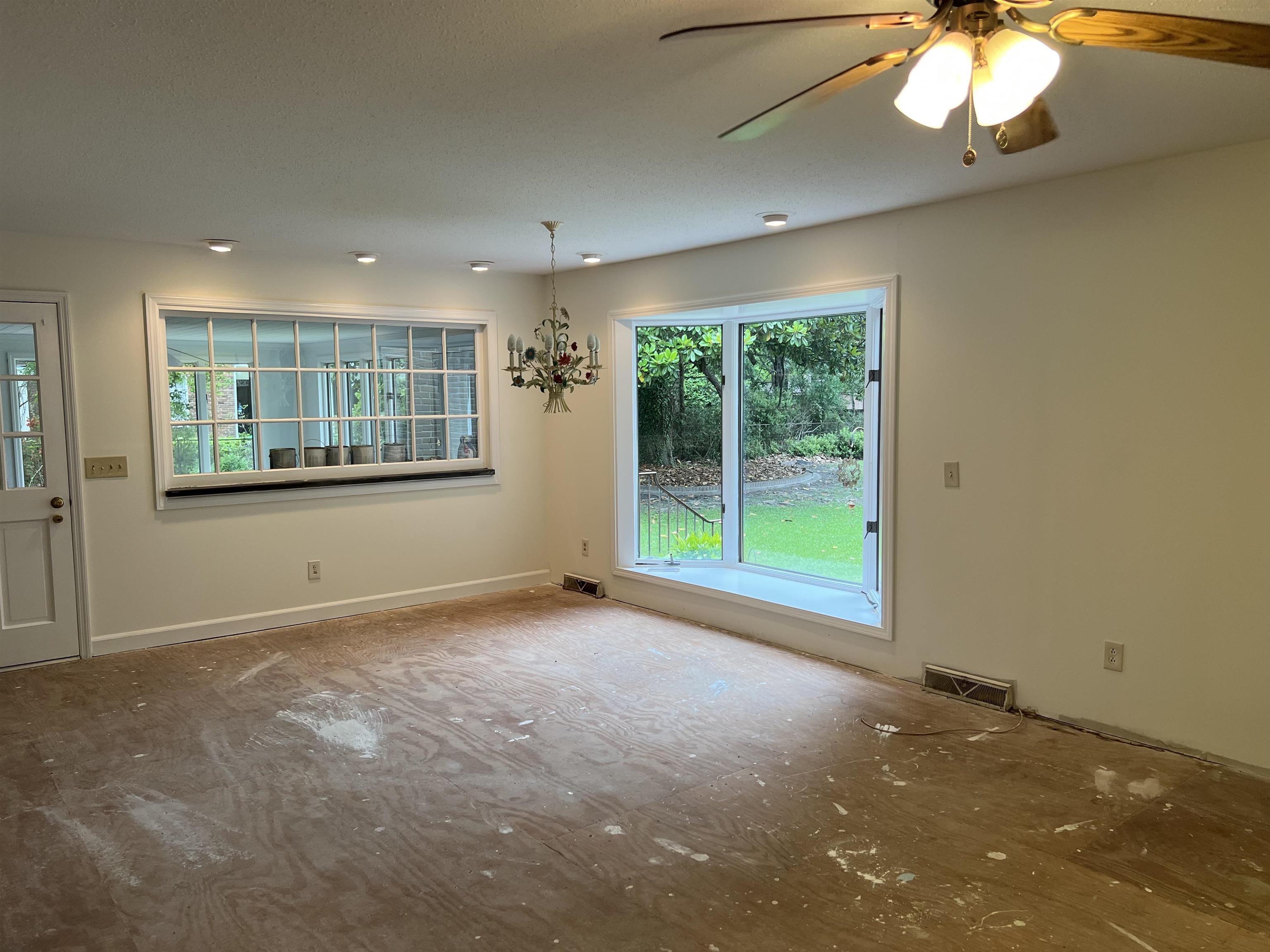 5619 Main St. Property Photo 27