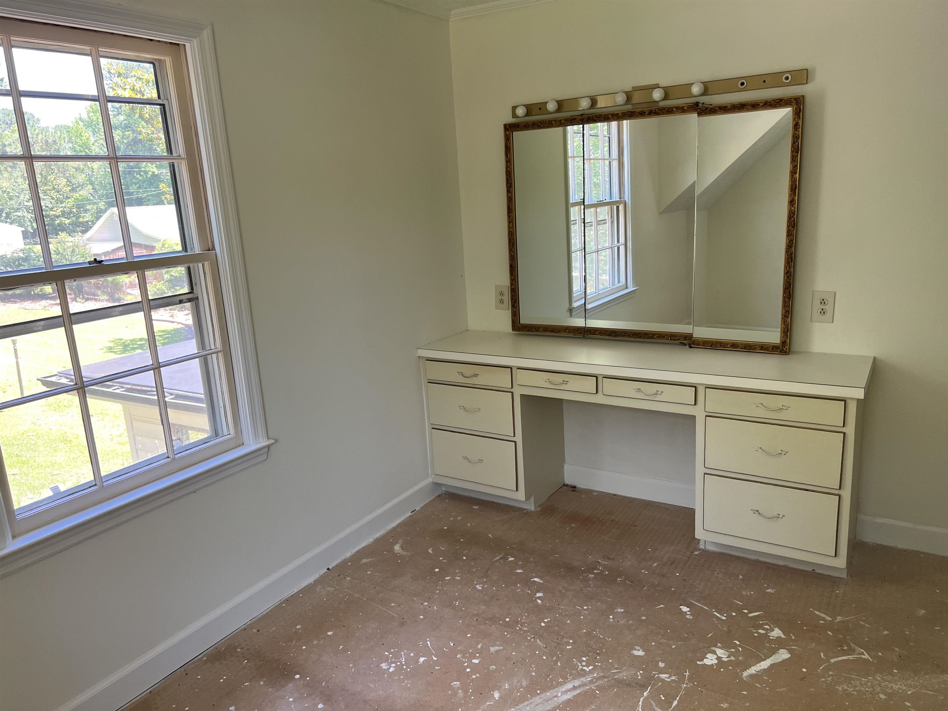 5619 Main St. Property Photo 39