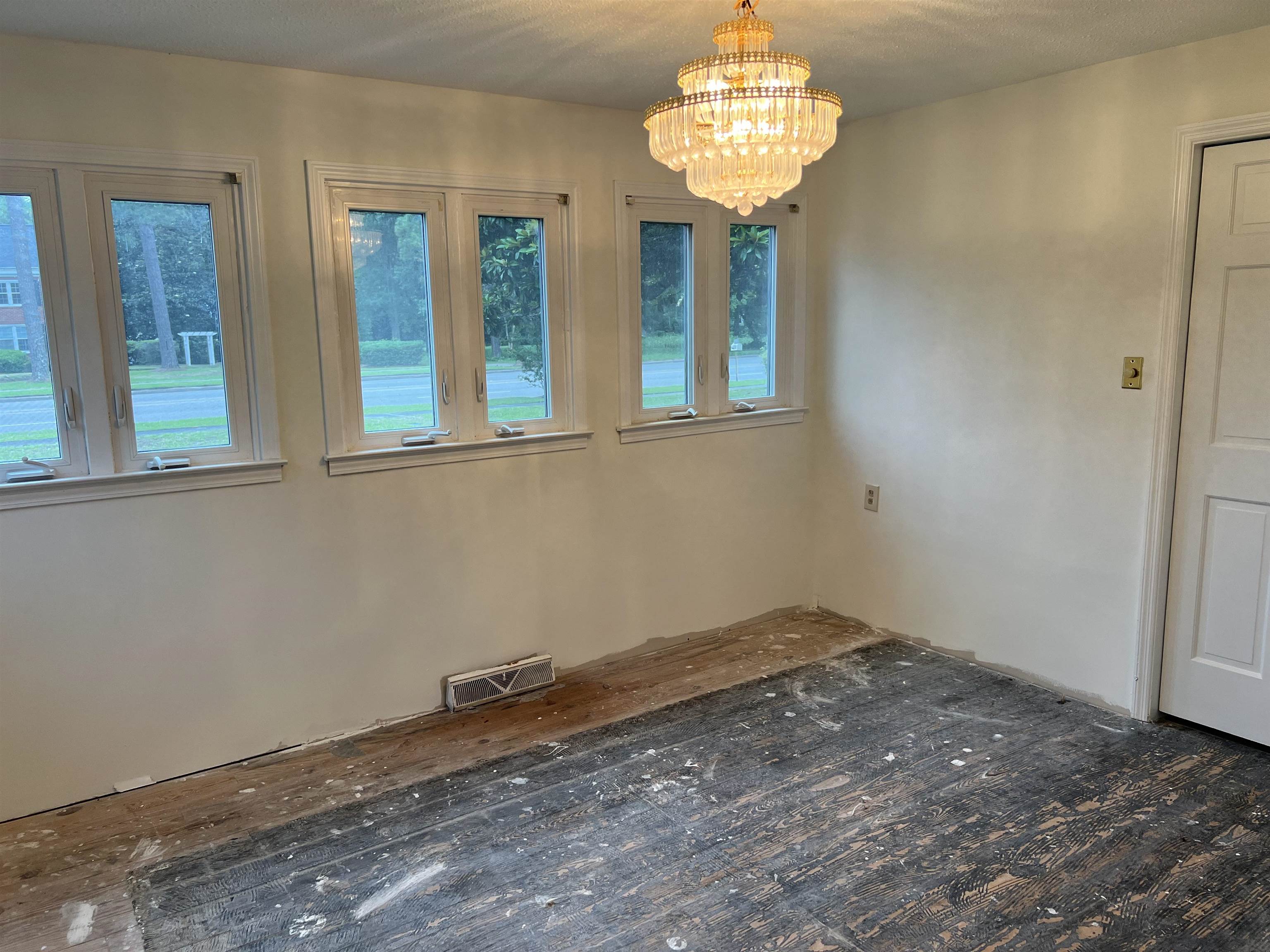 5619 Main St. Property Photo 49