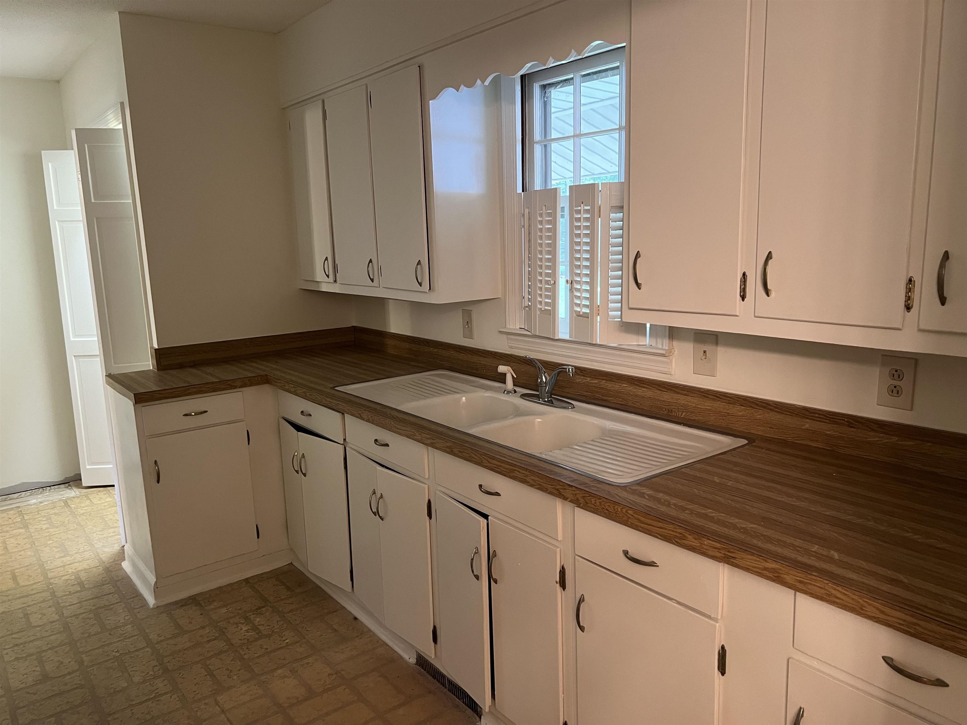 5619 Main St. Property Photo 57