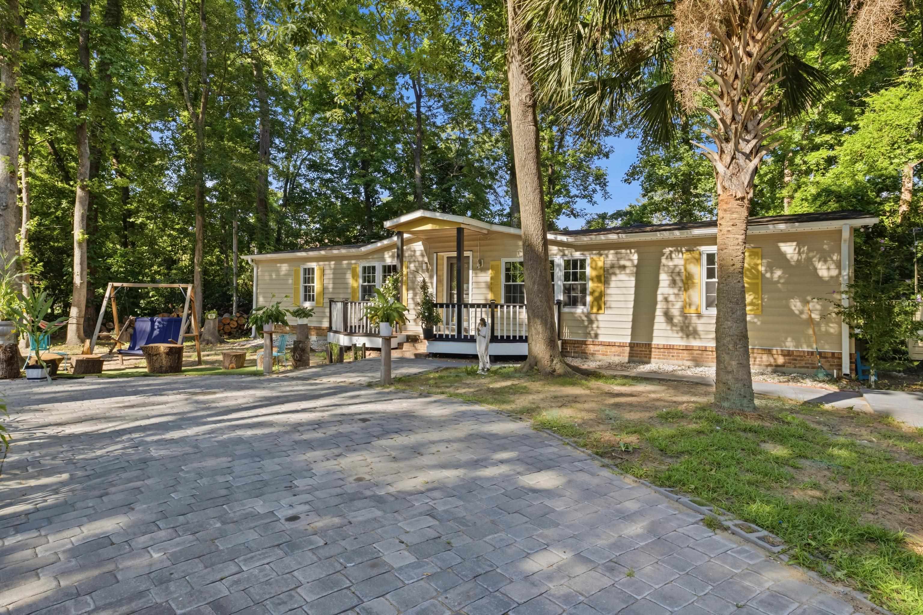 391 Di-cindy Ln. Property Photo 5